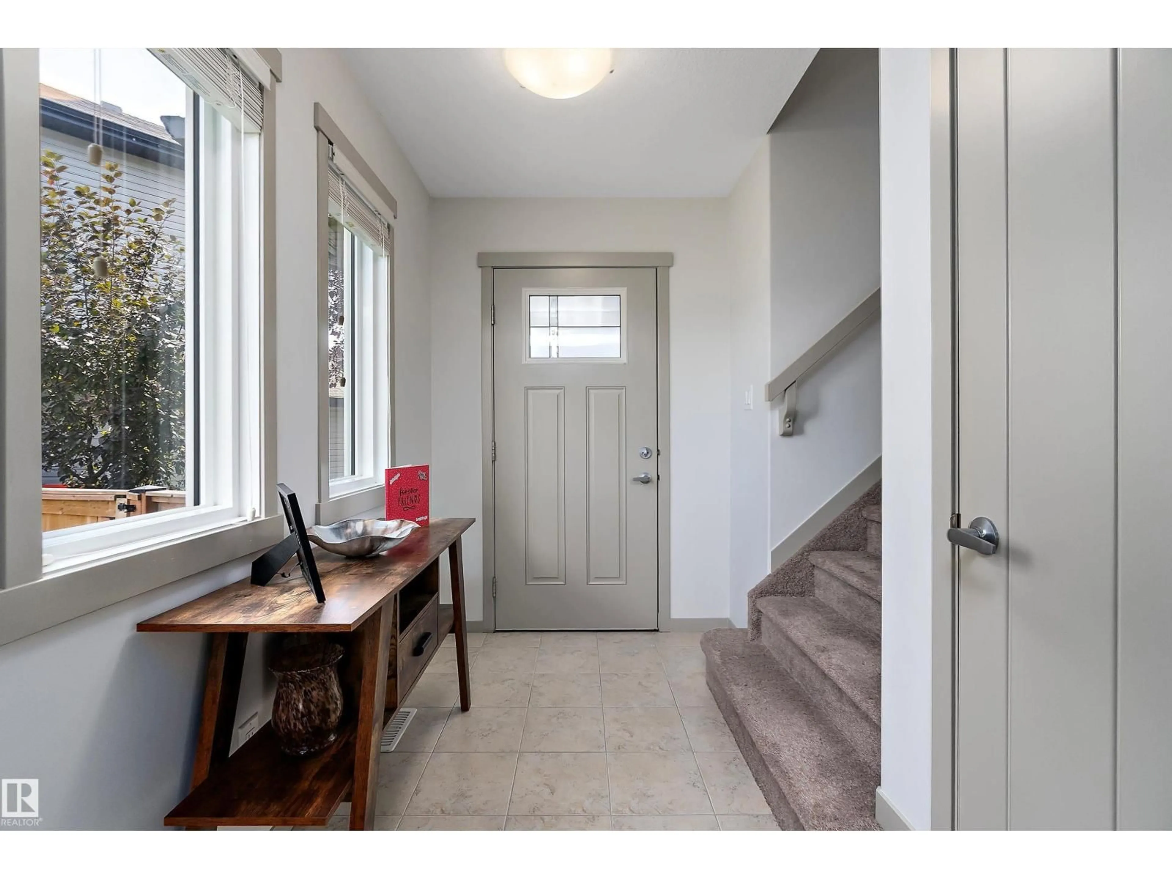 Indoor entryway for 1817 WESTERRA LO, Stony Plain Alberta T7Z0L8