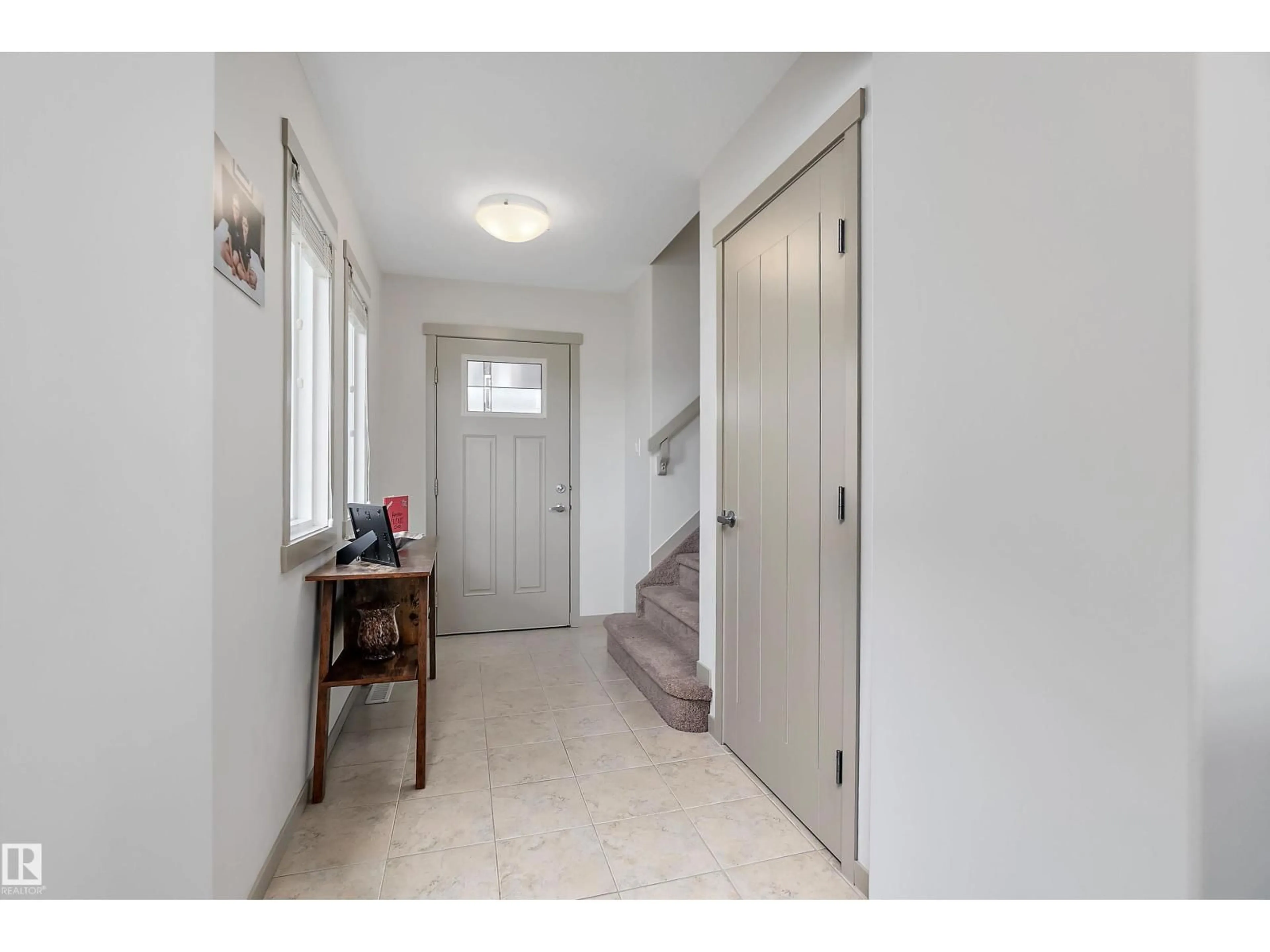 Indoor entryway for 1817 WESTERRA LO, Stony Plain Alberta T7Z0L8