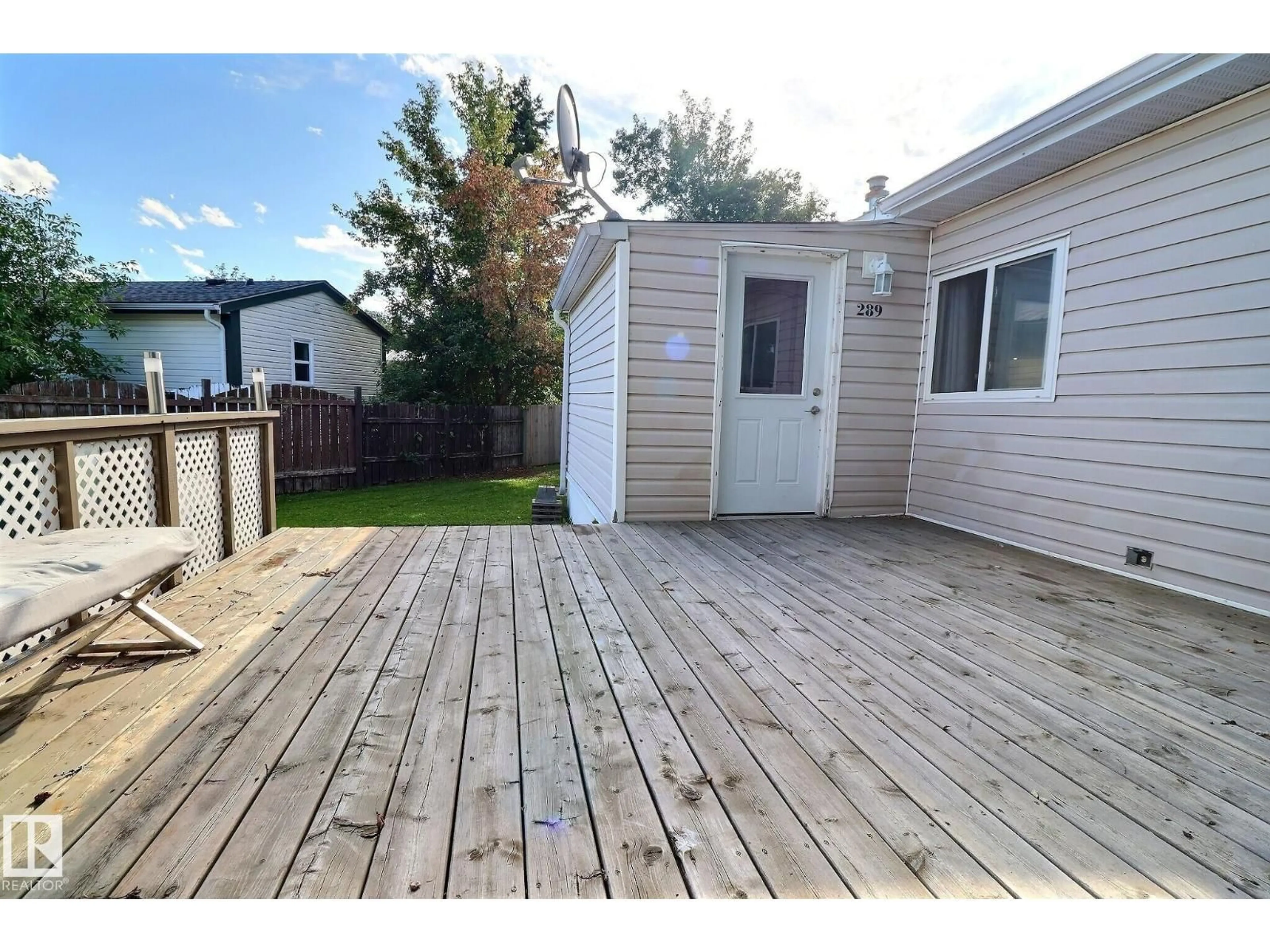Patio, street for 289 JUNIPER CR, Edmonton Alberta T5Y6L6