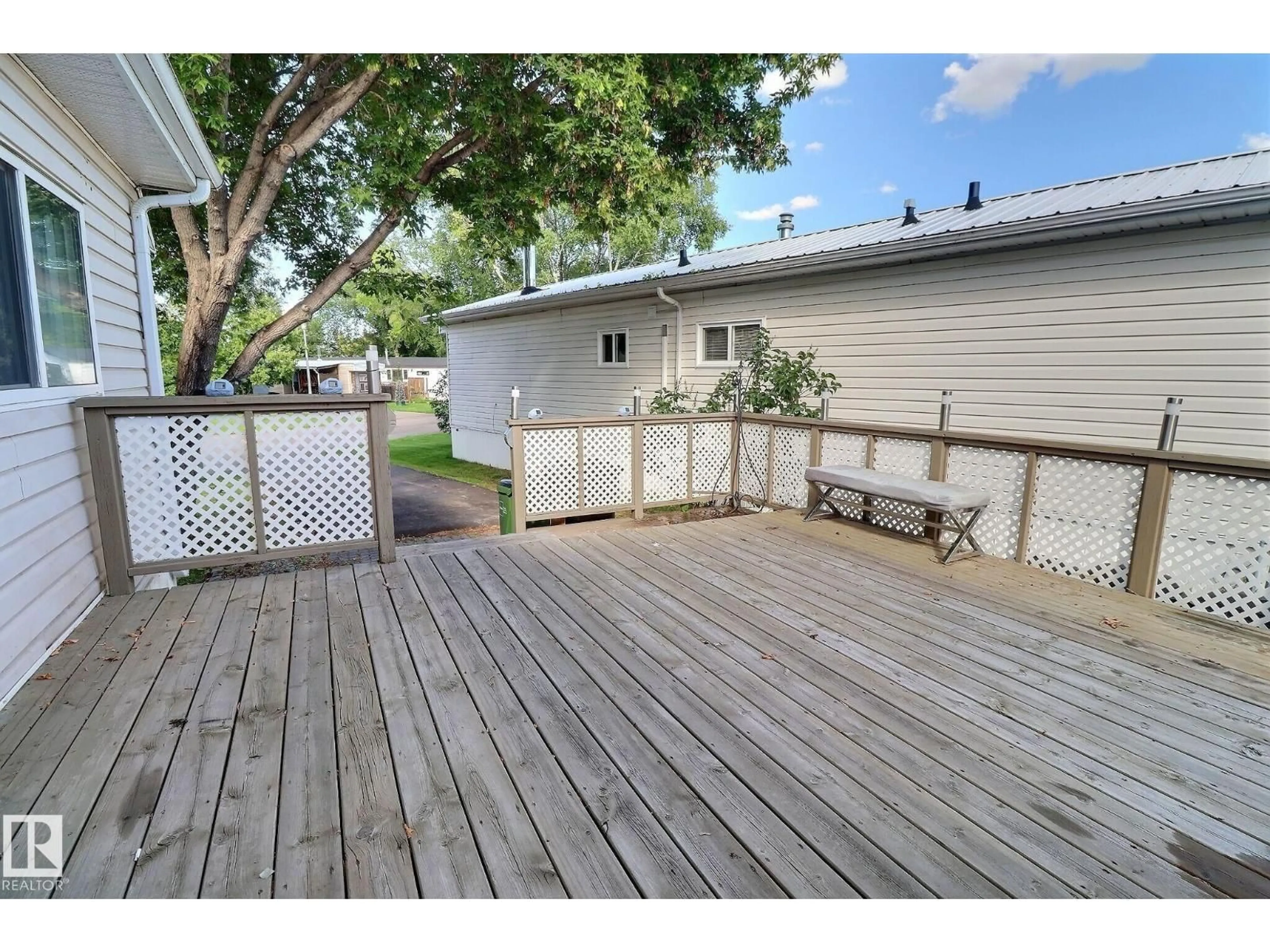 Patio, street for 289 JUNIPER CR, Edmonton Alberta T5Y6L6