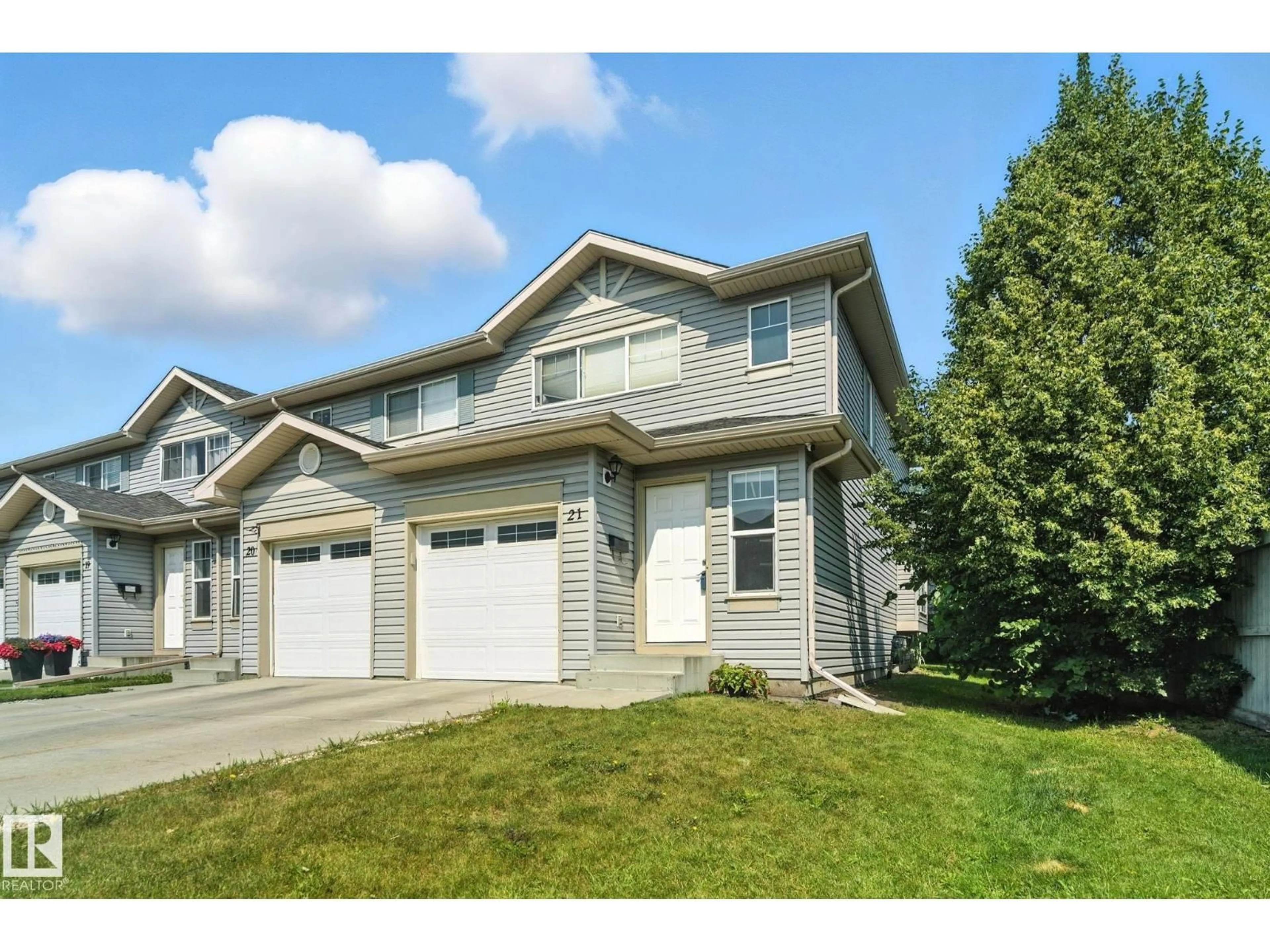 Home with vinyl exterior material, street for NW - 18004 89 ST, Edmonton Alberta T5Z0E7