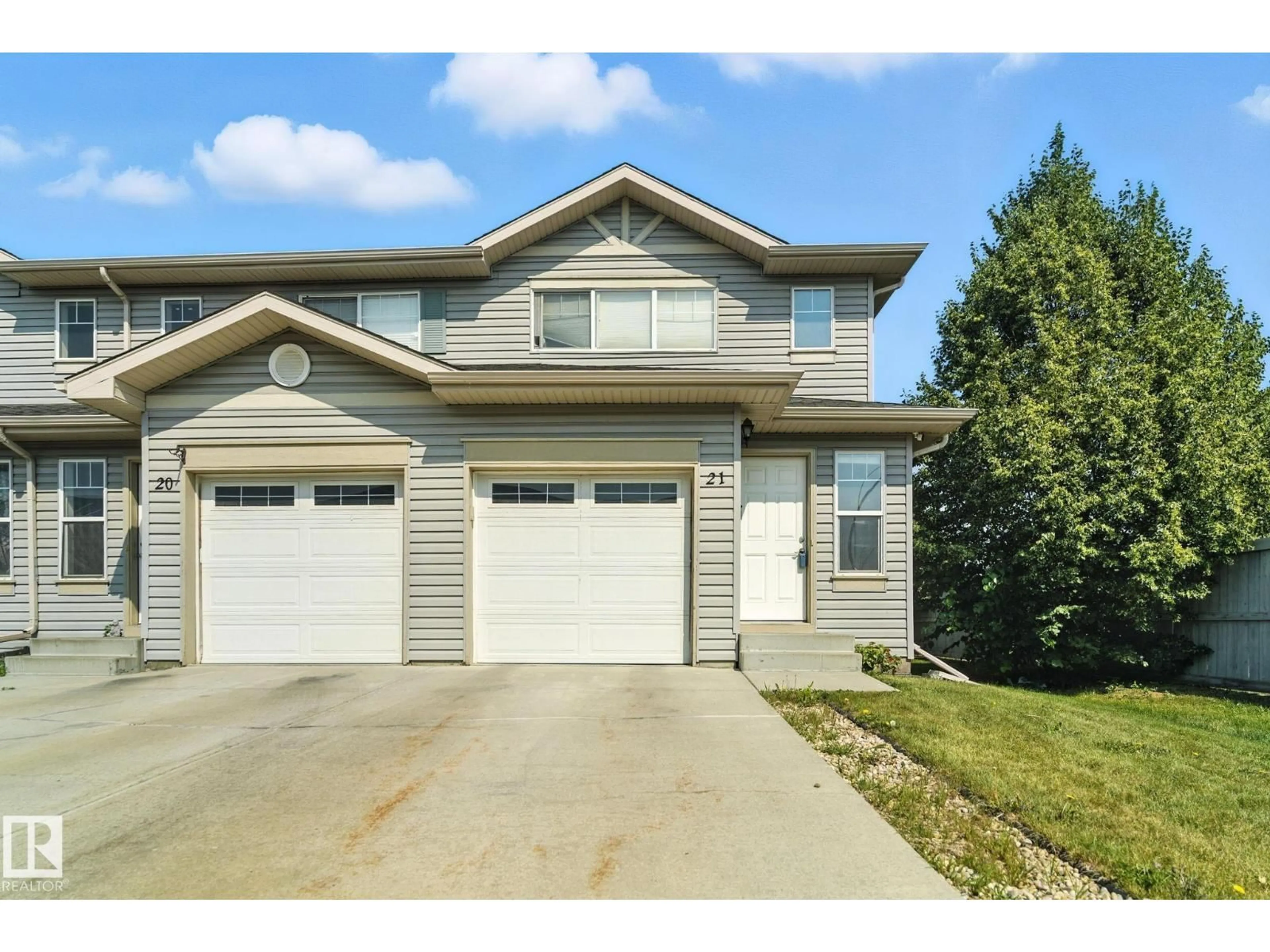 Home with vinyl exterior material, street for NW - 18004 89 ST, Edmonton Alberta T5Z0E7