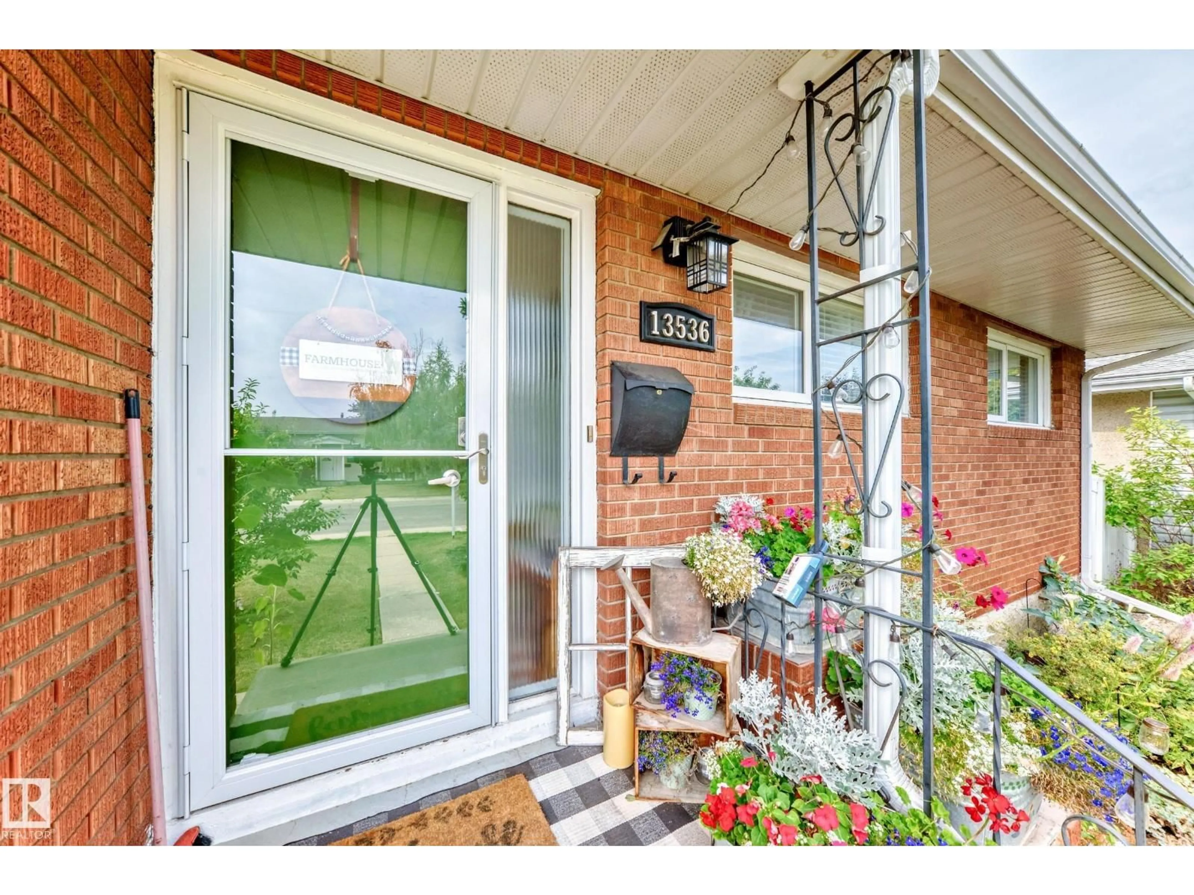 Indoor entryway for NW - 13536 86 ST, Edmonton Alberta T5B3E8