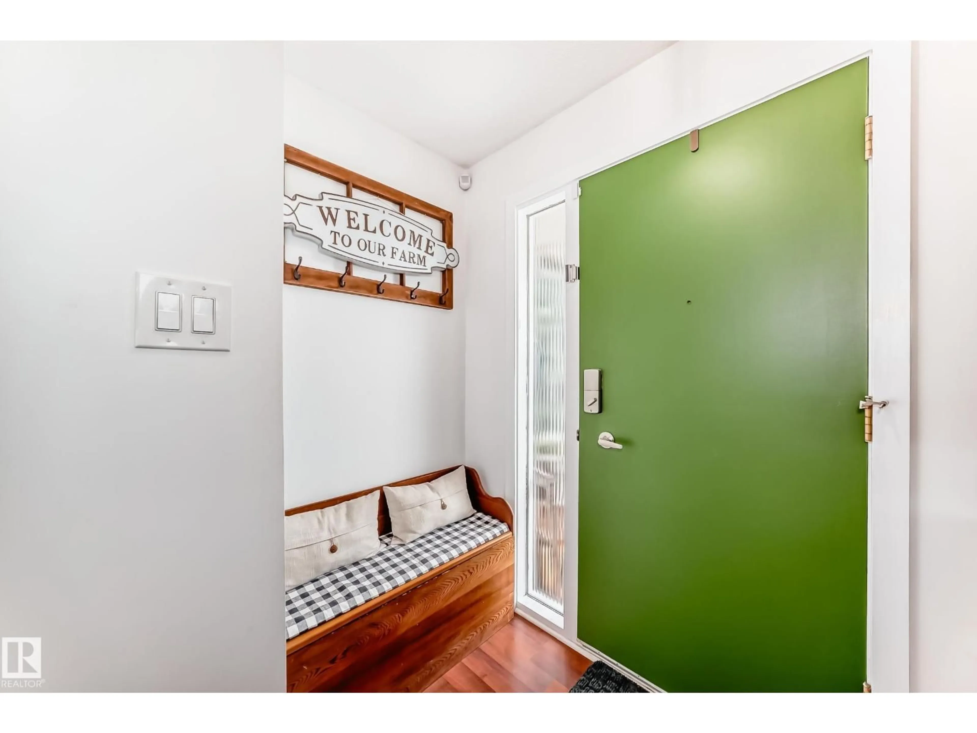Indoor entryway for NW - 13536 86 ST, Edmonton Alberta T5B3E8