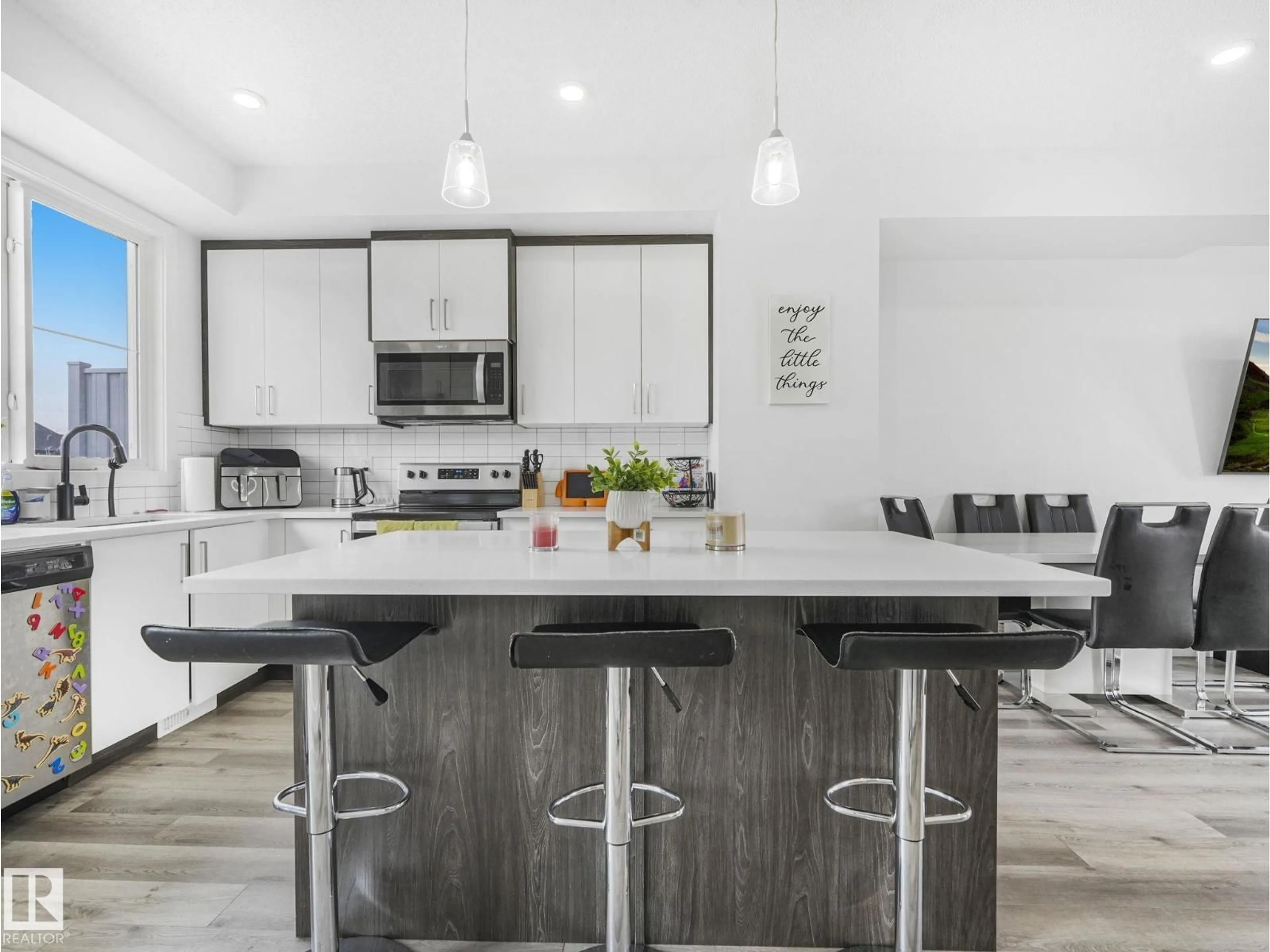 Contemporary kitchen, unknown for 22764 97 AV, Edmonton Alberta T5T7S6