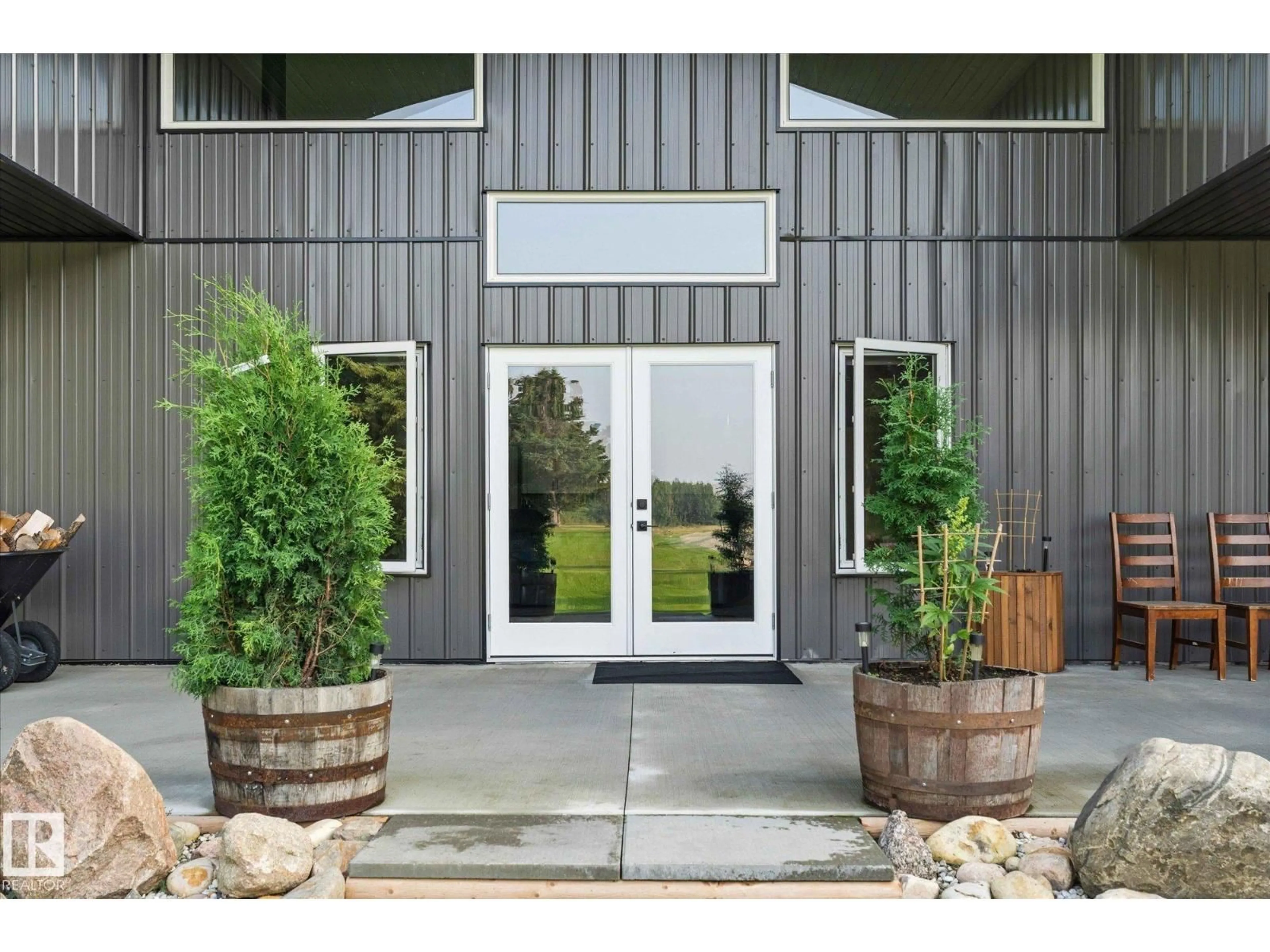 Indoor entryway for 54205 RGE RD 20, Rural Lac Ste. Anne County Alberta T0E1V0