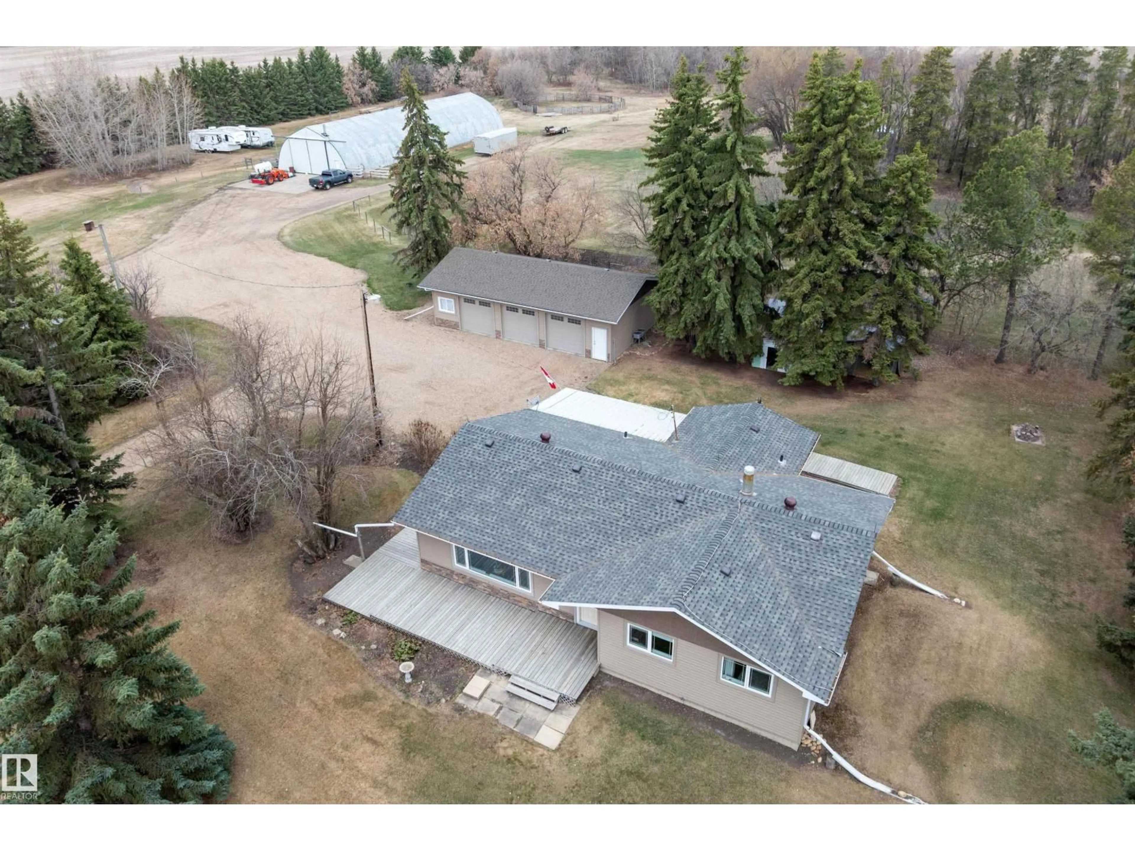 A pic from outside/outdoor area/front of a property/back of a property/a pic from drone, unknown for 55516 - 55518 RGE ROAD 250, Rural Sturgeon County Alberta T8R1P4