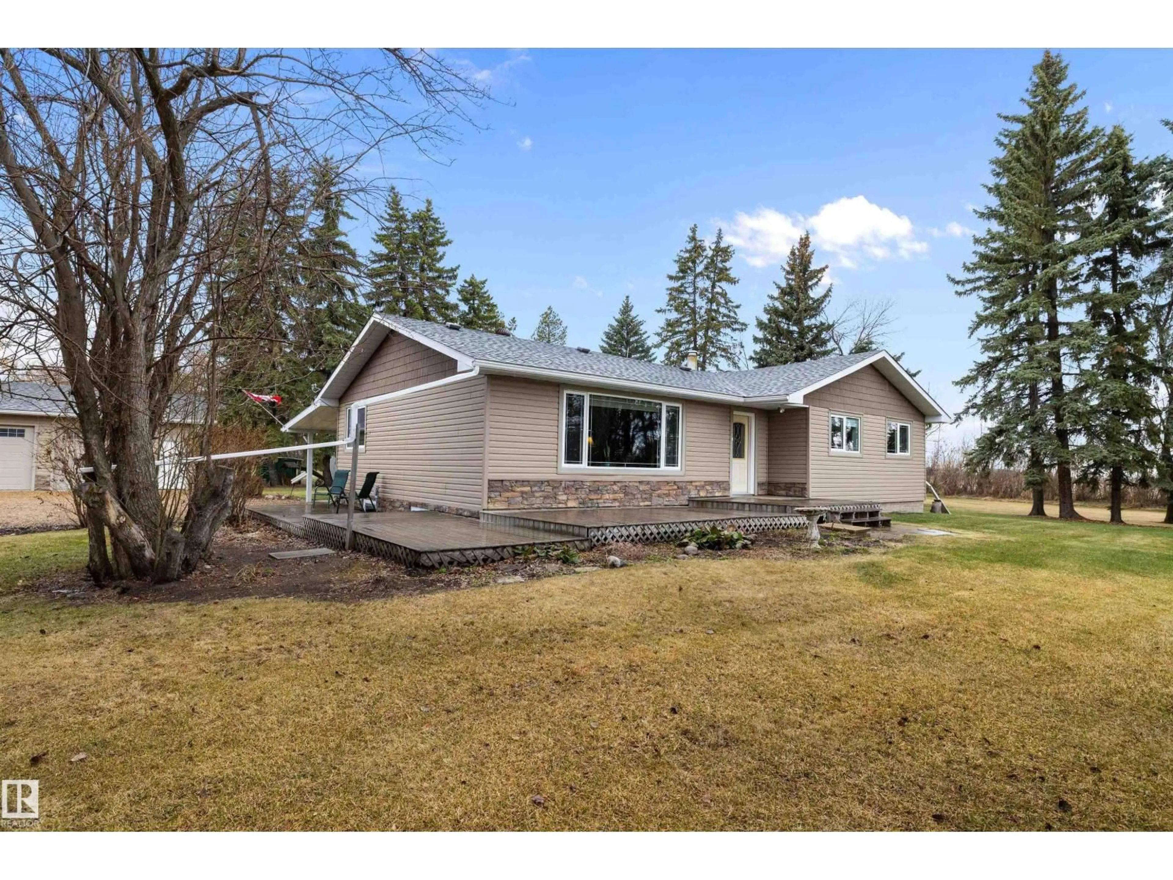 A pic from outside/outdoor area/front of a property/back of a property/a pic from drone, unknown for 55516 - 55518 RGE ROAD 250, Rural Sturgeon County Alberta T8R1P4
