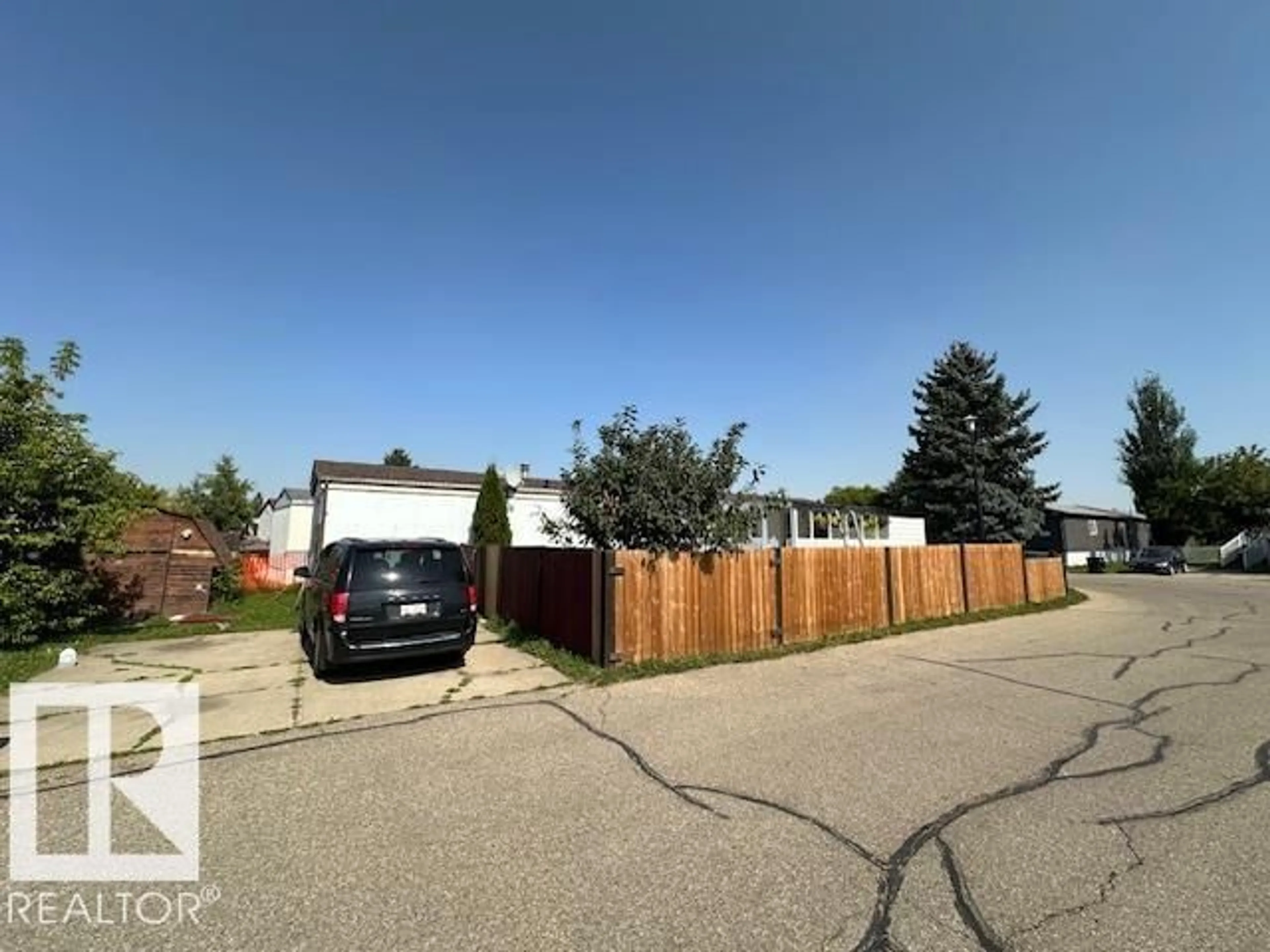 A pic from outside/outdoor area/front of a property/back of a property/a pic from drone, street for 1121 LAKELAND VW, Sherwood Park Alberta T8H1J7
