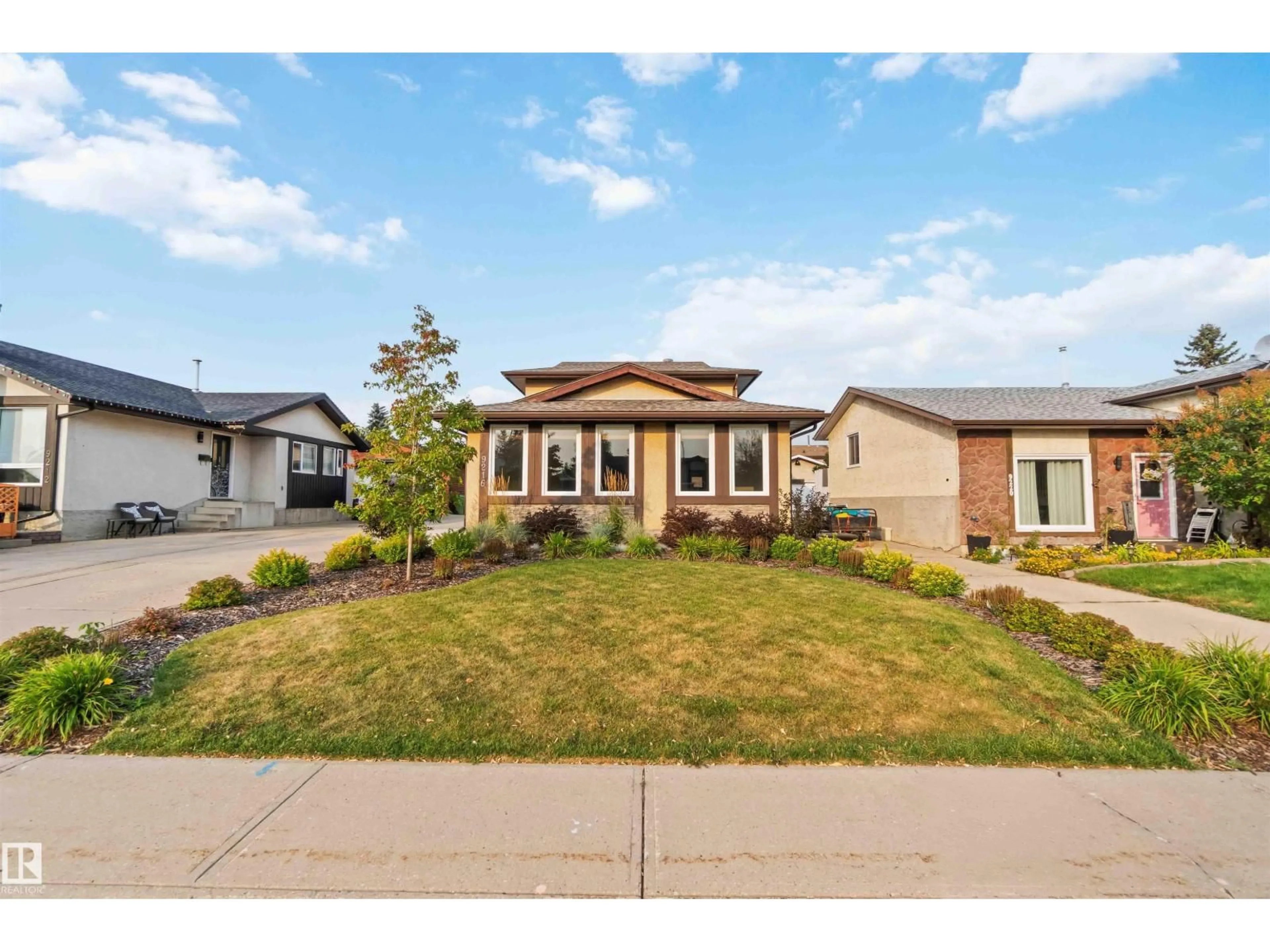 Home with vinyl exterior material, street for 9216 82 ST, Fort Saskatchewan Alberta T8L3P2