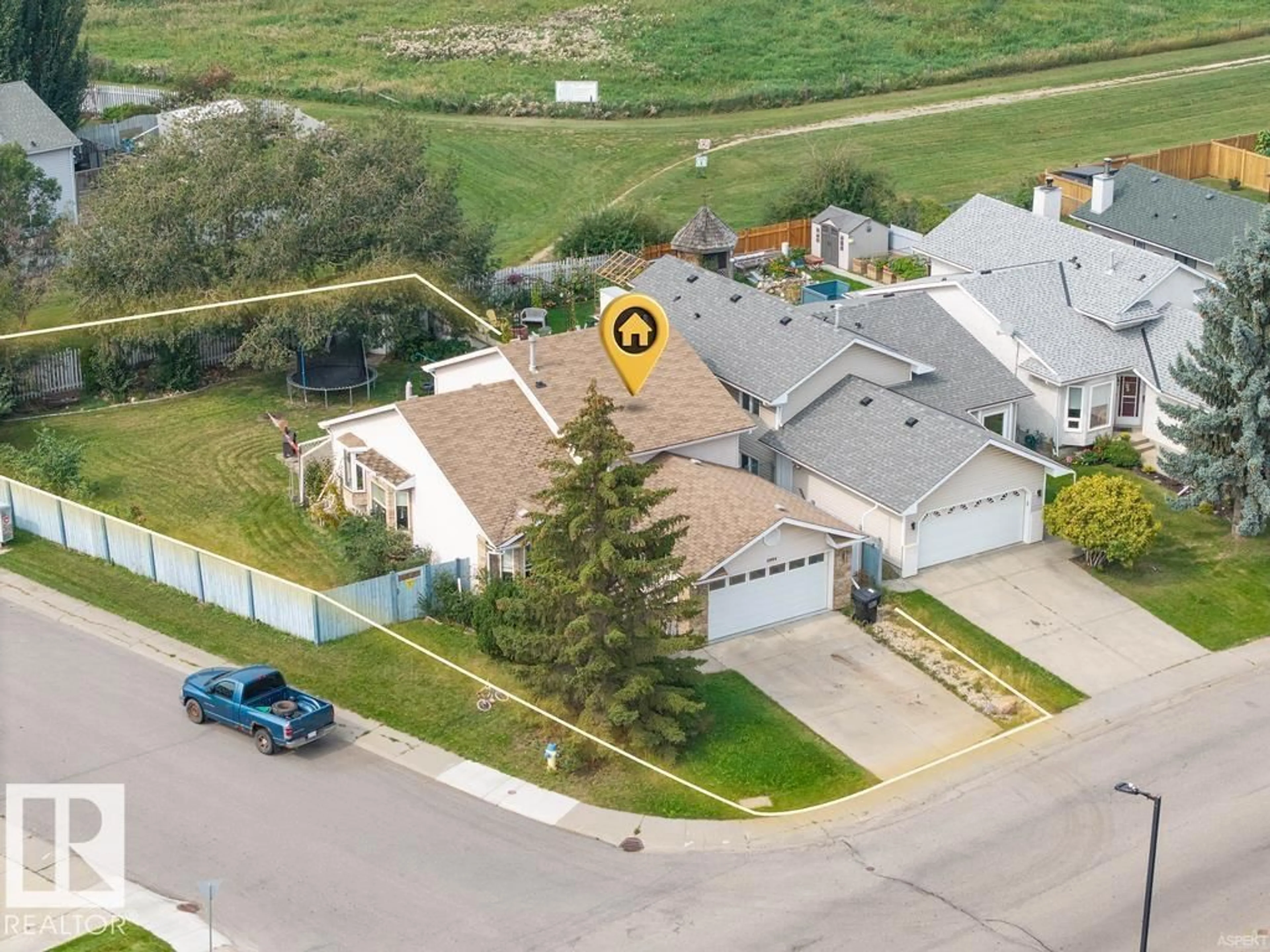 A pic from outside/outdoor area/front of a property/back of a property/a pic from drone, street for 5904 189 ST, Edmonton Alberta T6M2G5