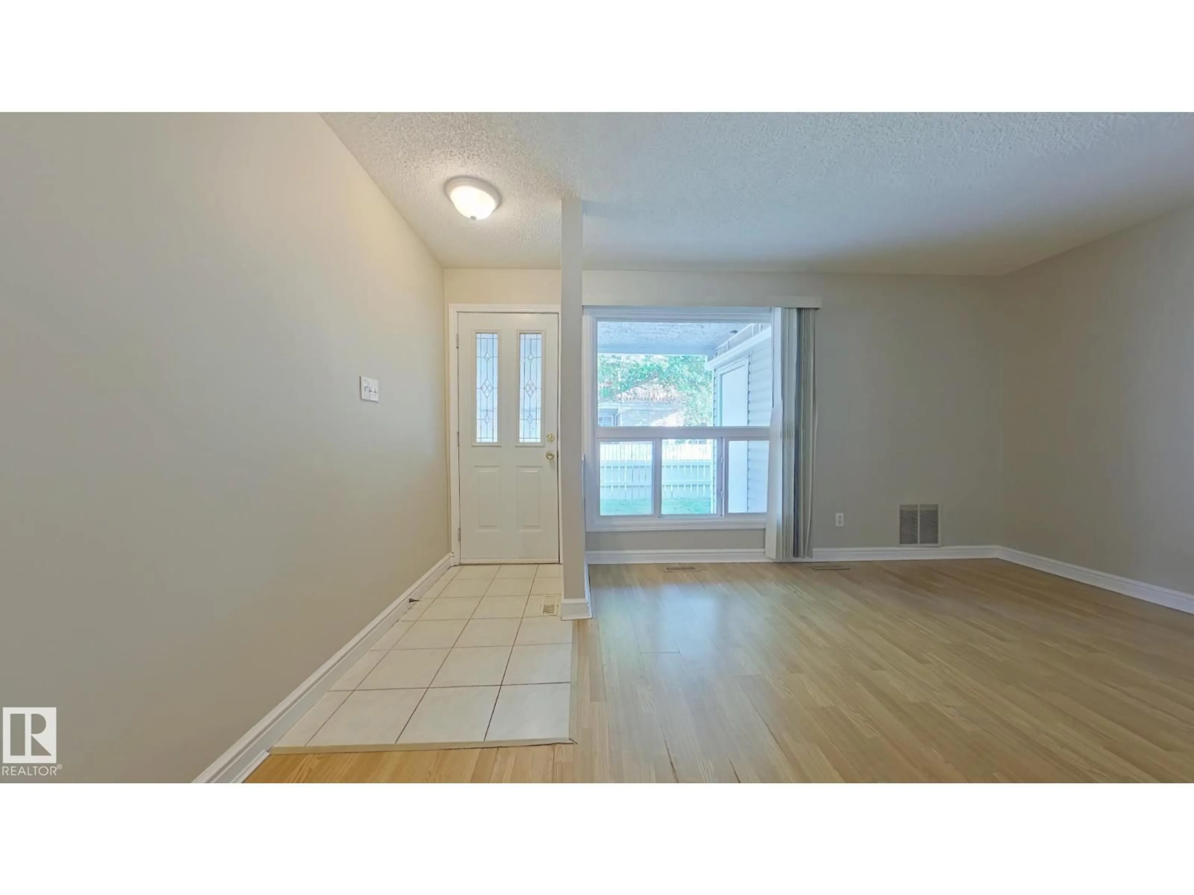 A pic of a room for #9 - 2703 79 ST, Edmonton Alberta T6K3Z6