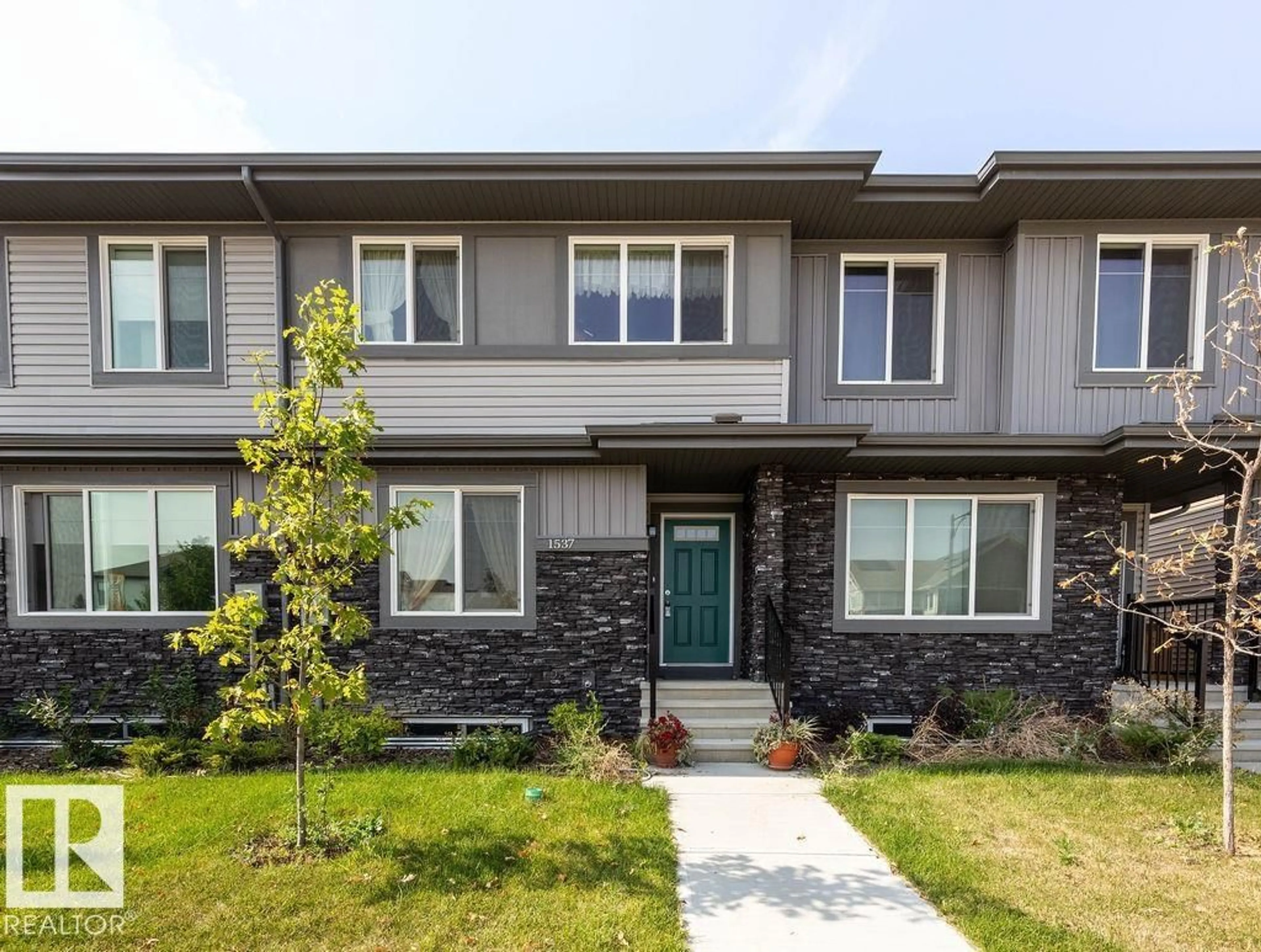 Home with vinyl exterior material, unknown for 1537 SANDSTONE BV, Sherwood Park Alberta T8H1Z8