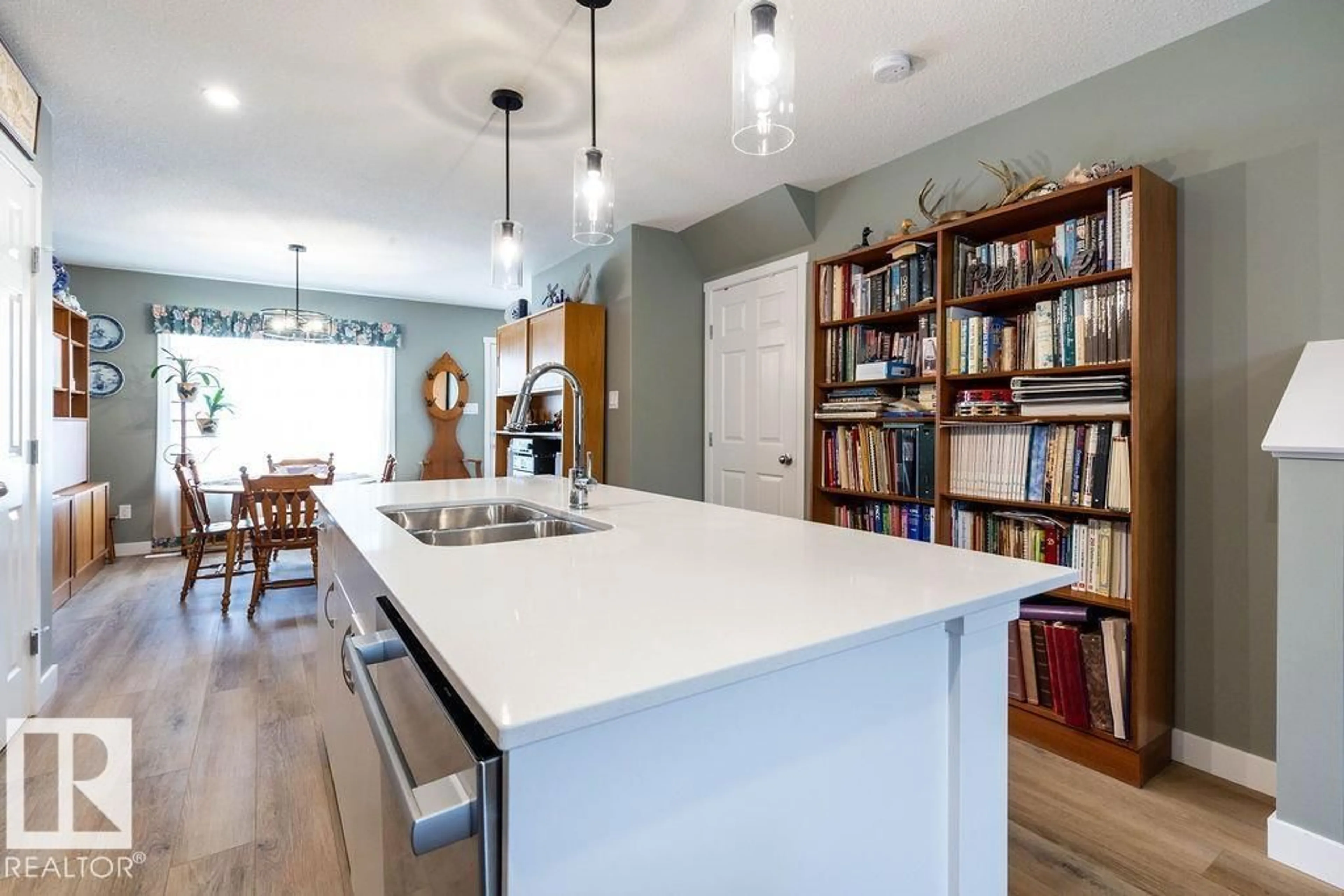 Open concept kitchen, unknown for 1537 SANDSTONE BV, Sherwood Park Alberta T8H1Z8