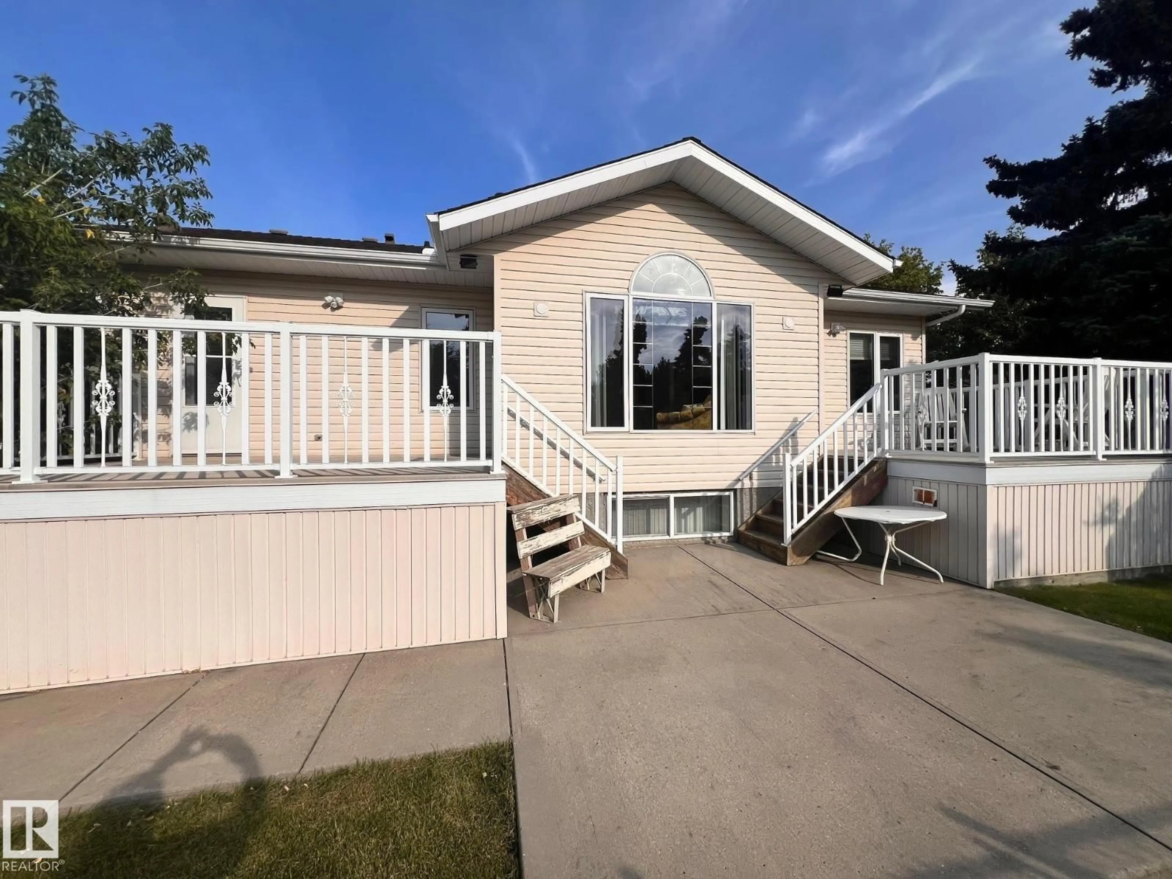 Home with vinyl exterior material, unknown for 2 ALTON DR, Leduc Alberta T9E5K4