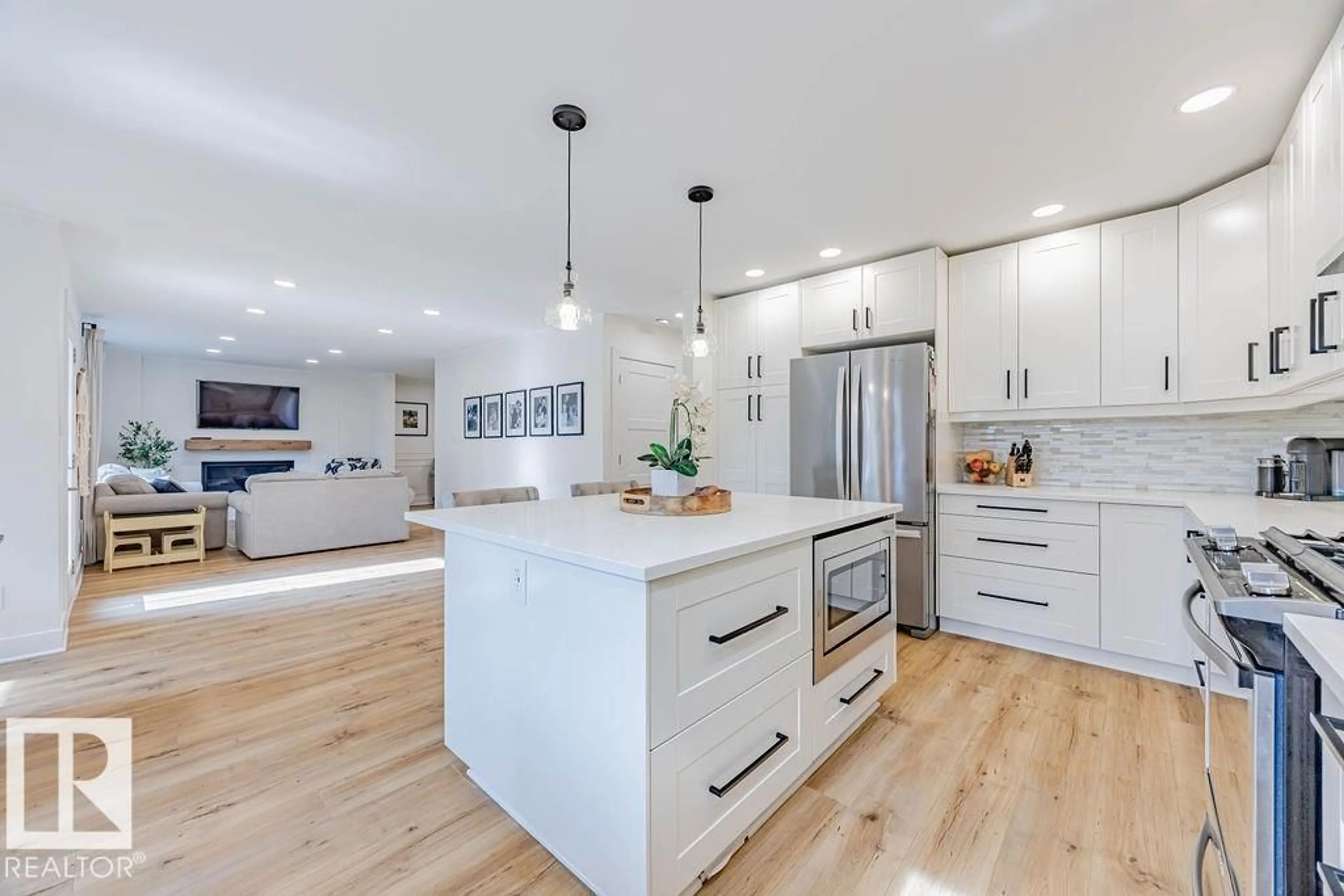 Open concept kitchen, unknown for 107 WEBER CL, Edmonton Alberta T6M2H1