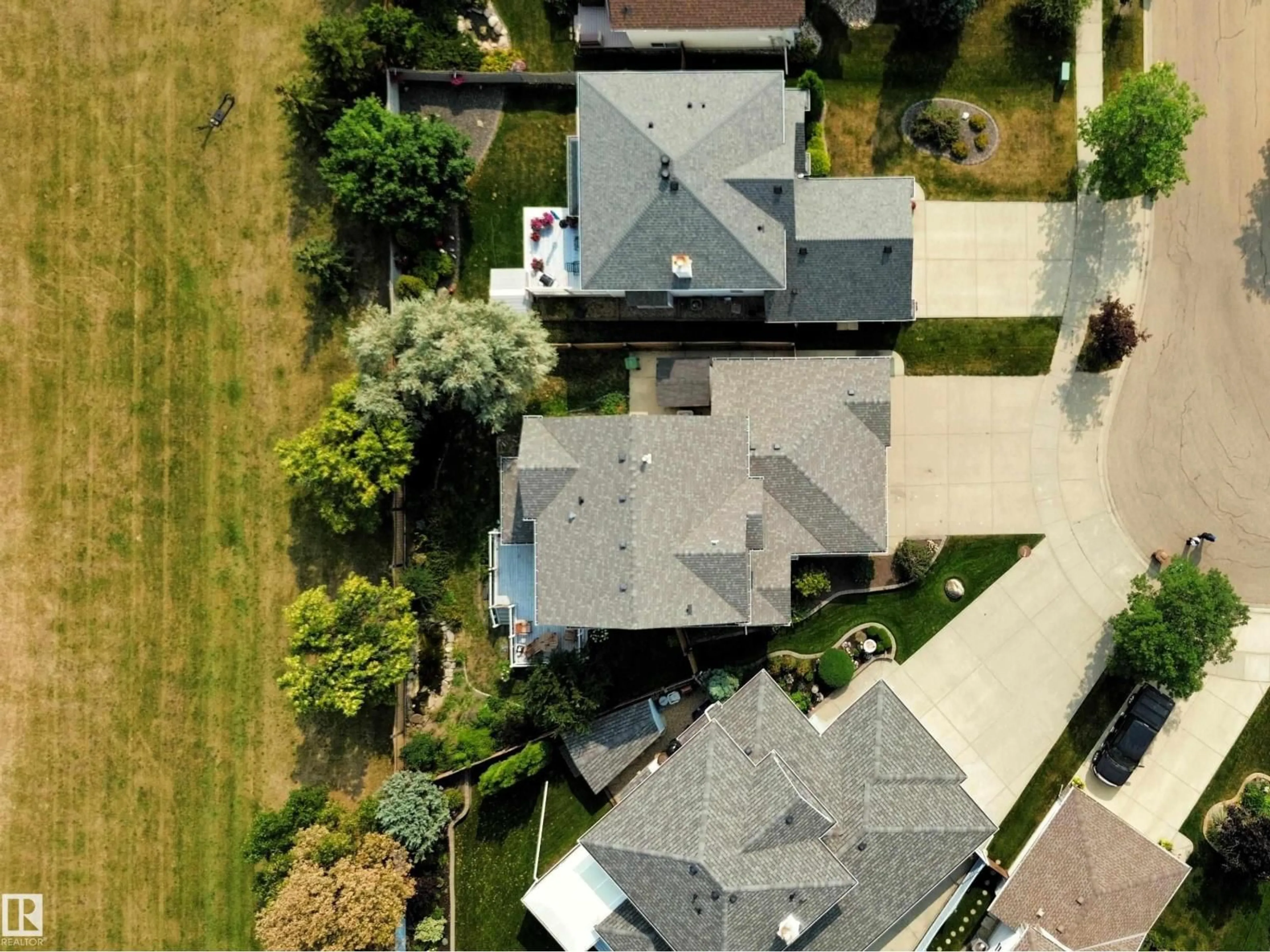 A pic from outside/outdoor area/front of a property/back of a property/a pic from drone, street for 49 DUNFIELD CR, St. Albert Alberta T8N6R8