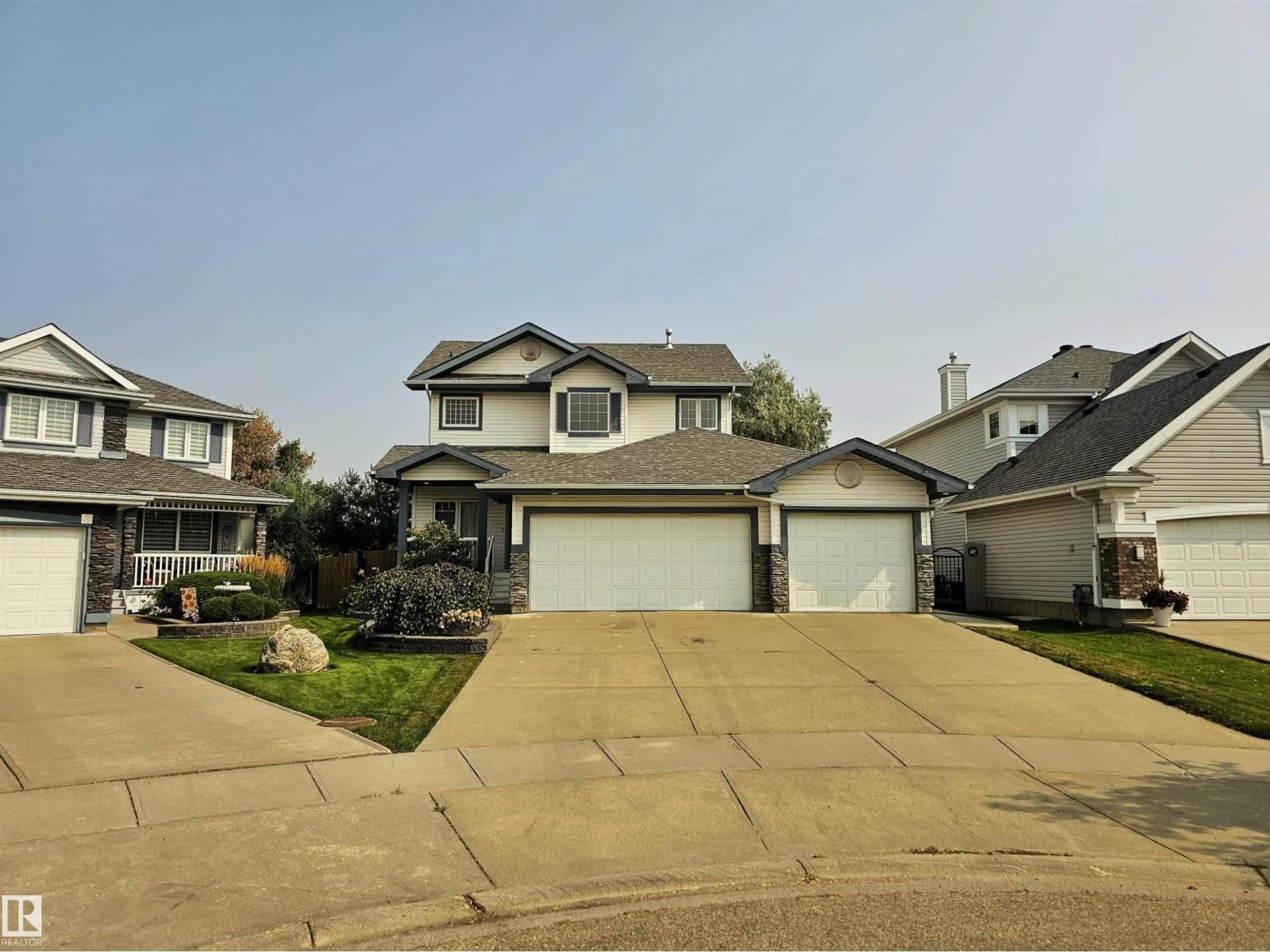 Home with vinyl exterior material, street for 49 DUNFIELD CR, St. Albert Alberta T8N6R8