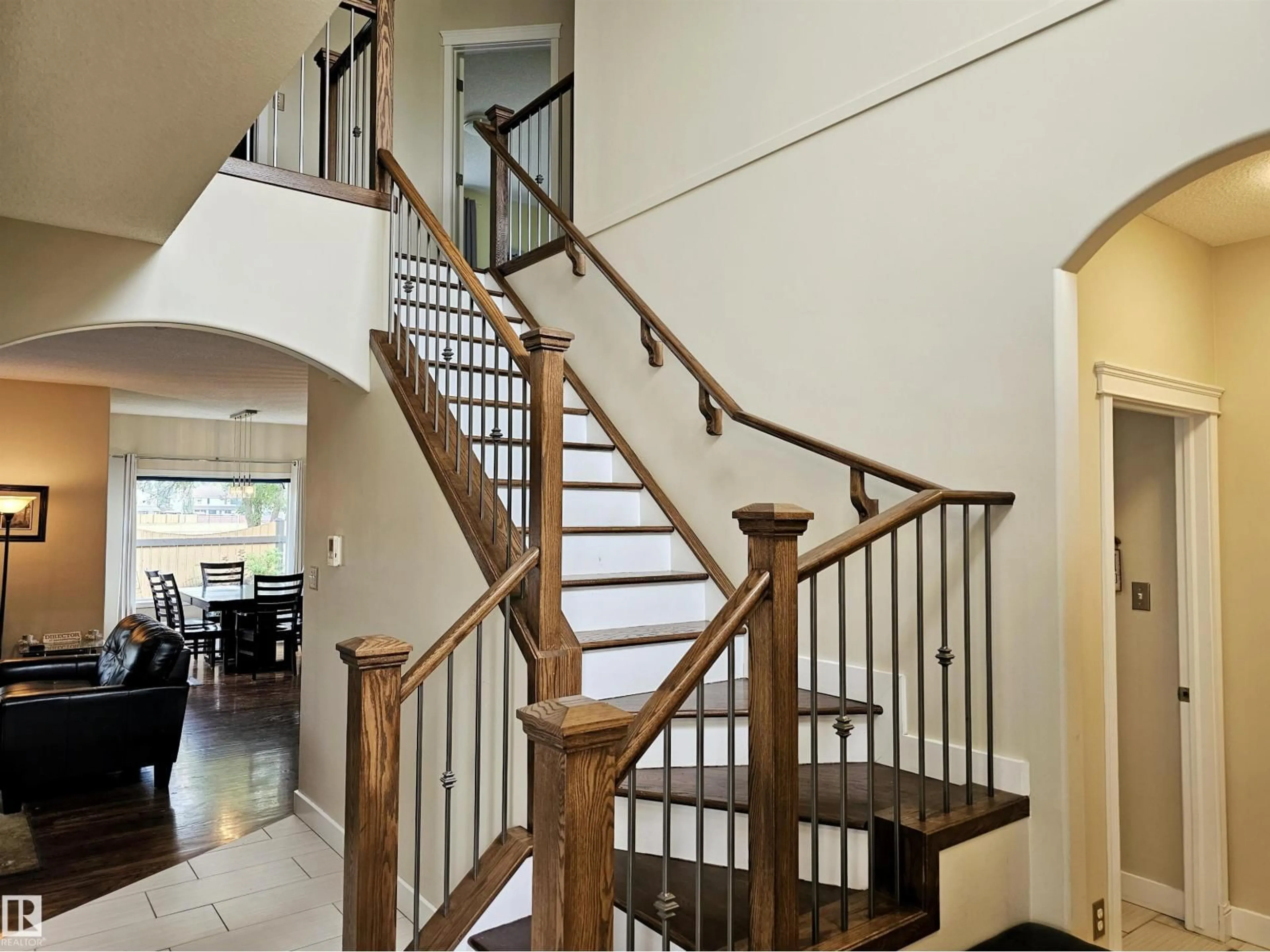 Stairs for 49 DUNFIELD CR, St. Albert Alberta T8N6R8