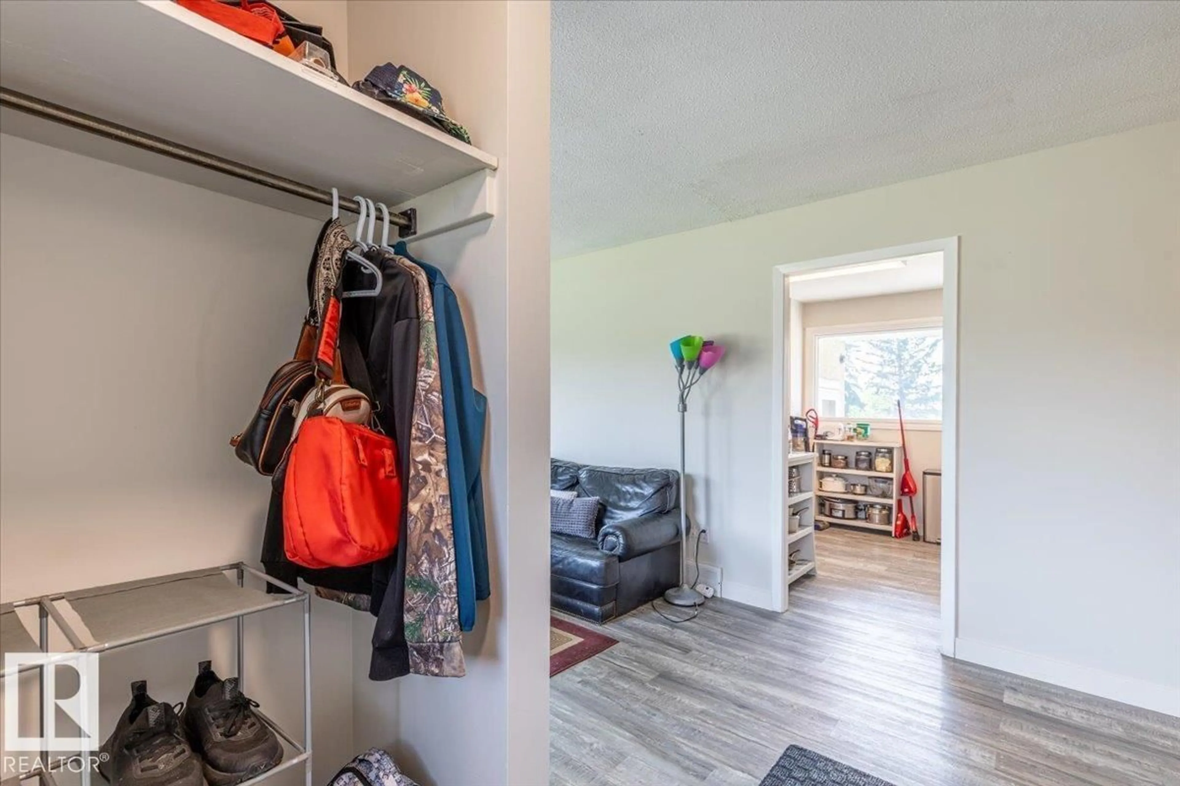 Indoor entryway for 291 HWY 13, Rural Wetaskiwin County Alberta T0C1H0