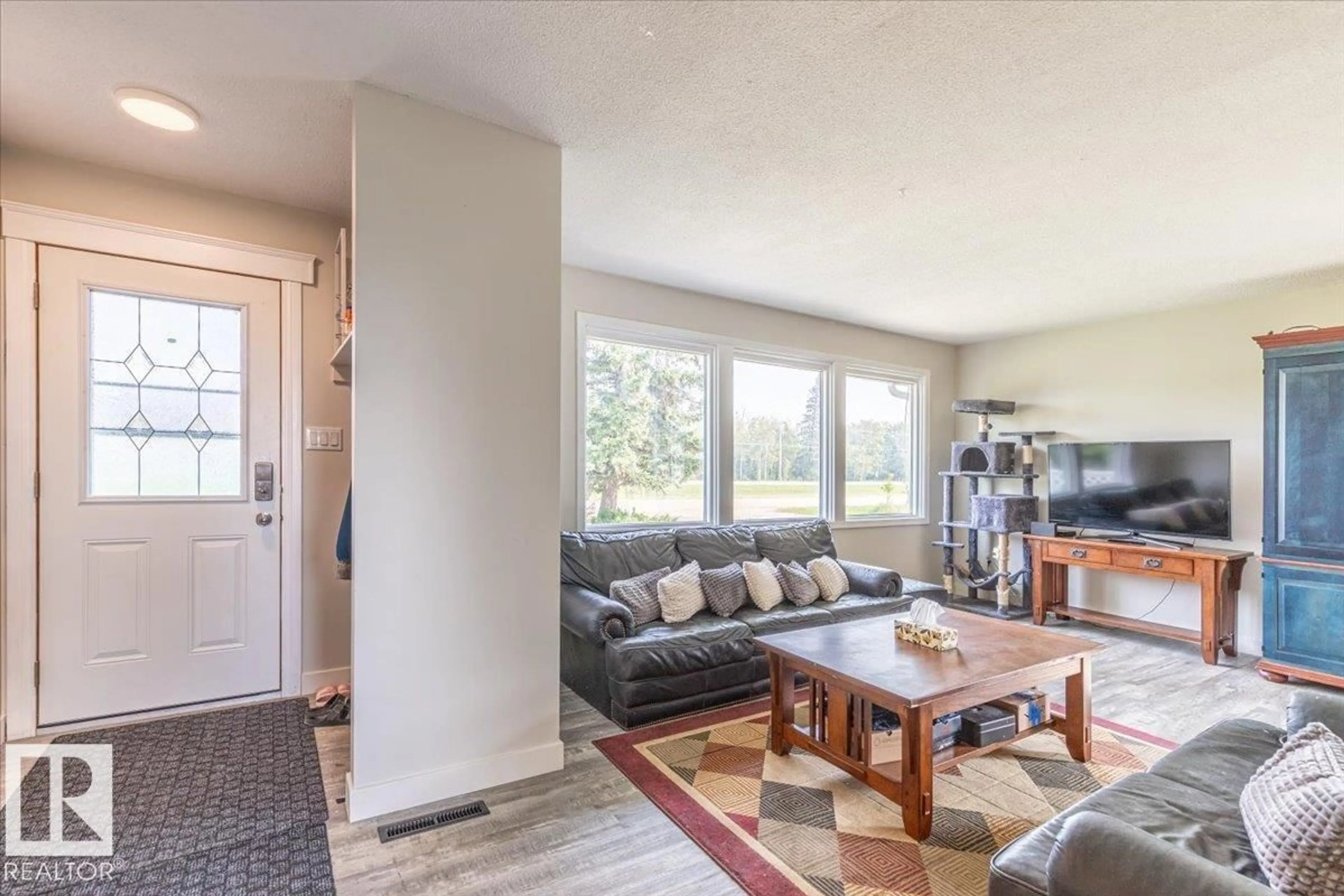 Living room with furniture, unknown for 291 HWY 13, Rural Wetaskiwin County Alberta T0C1H0