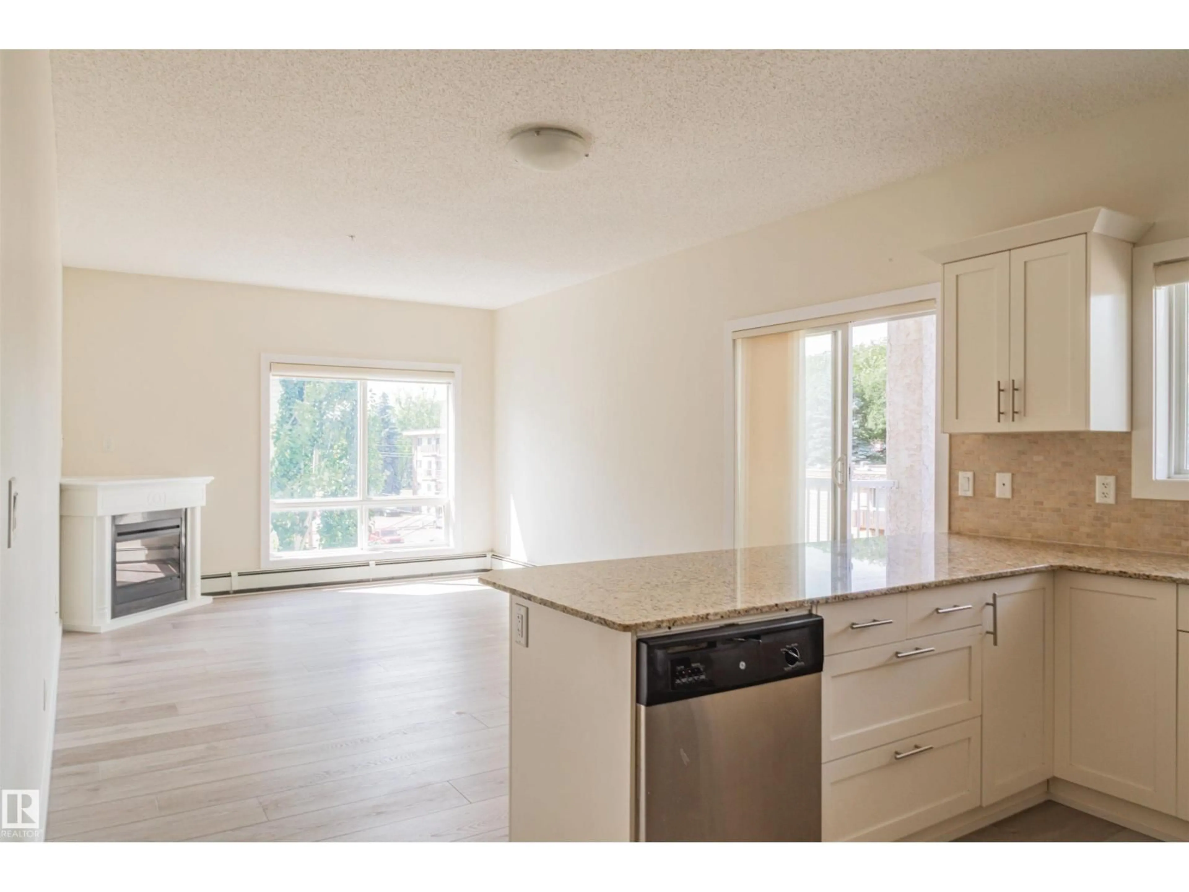 Unknown for 304 - 10524 77 AV, Edmonton Alberta T6E1N1