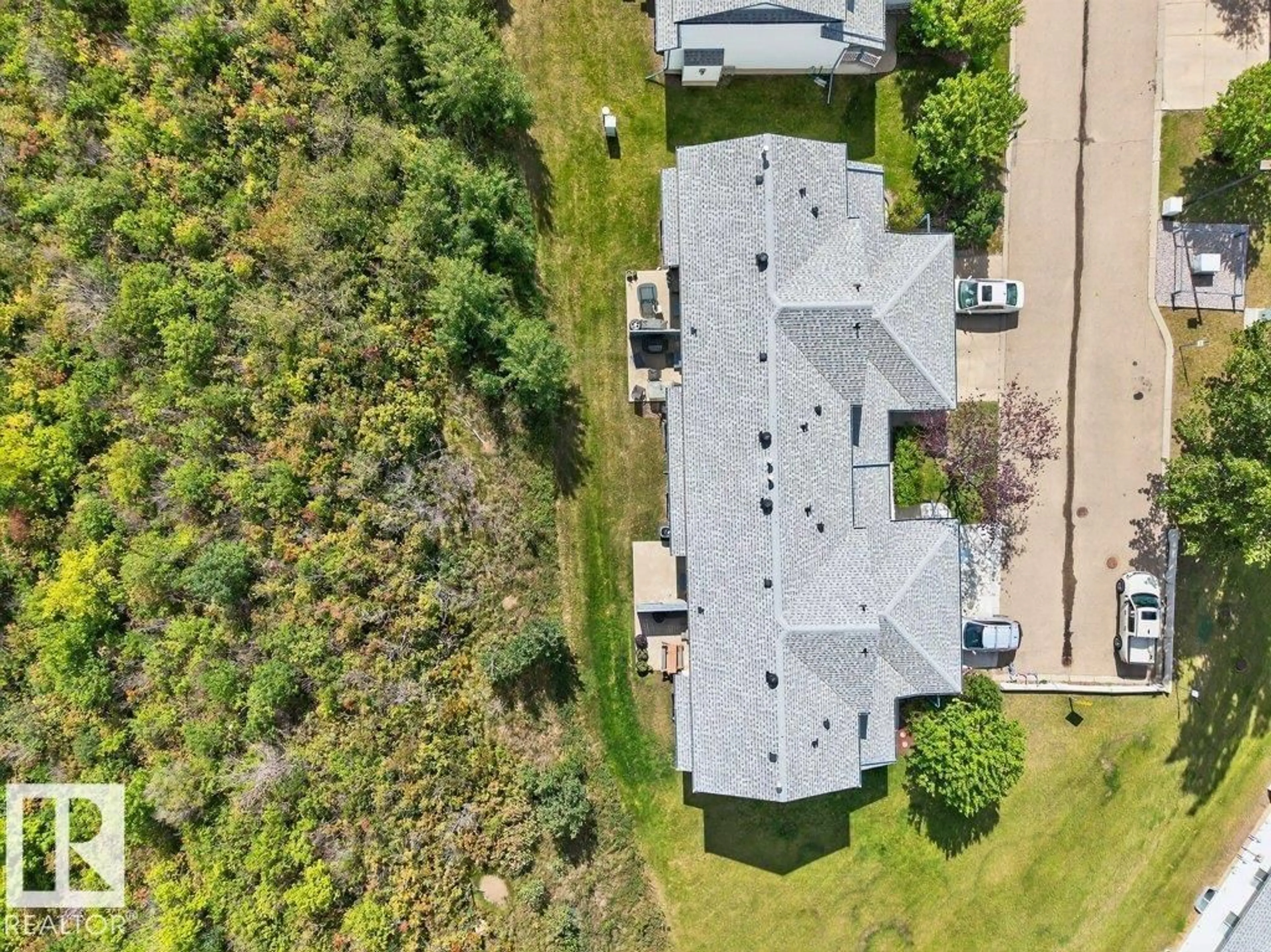 A pic from outside/outdoor area/front of a property/back of a property/a pic from drone, unknown for 21 - 450 HYNDMAN CR, Edmonton Alberta T5A0E2