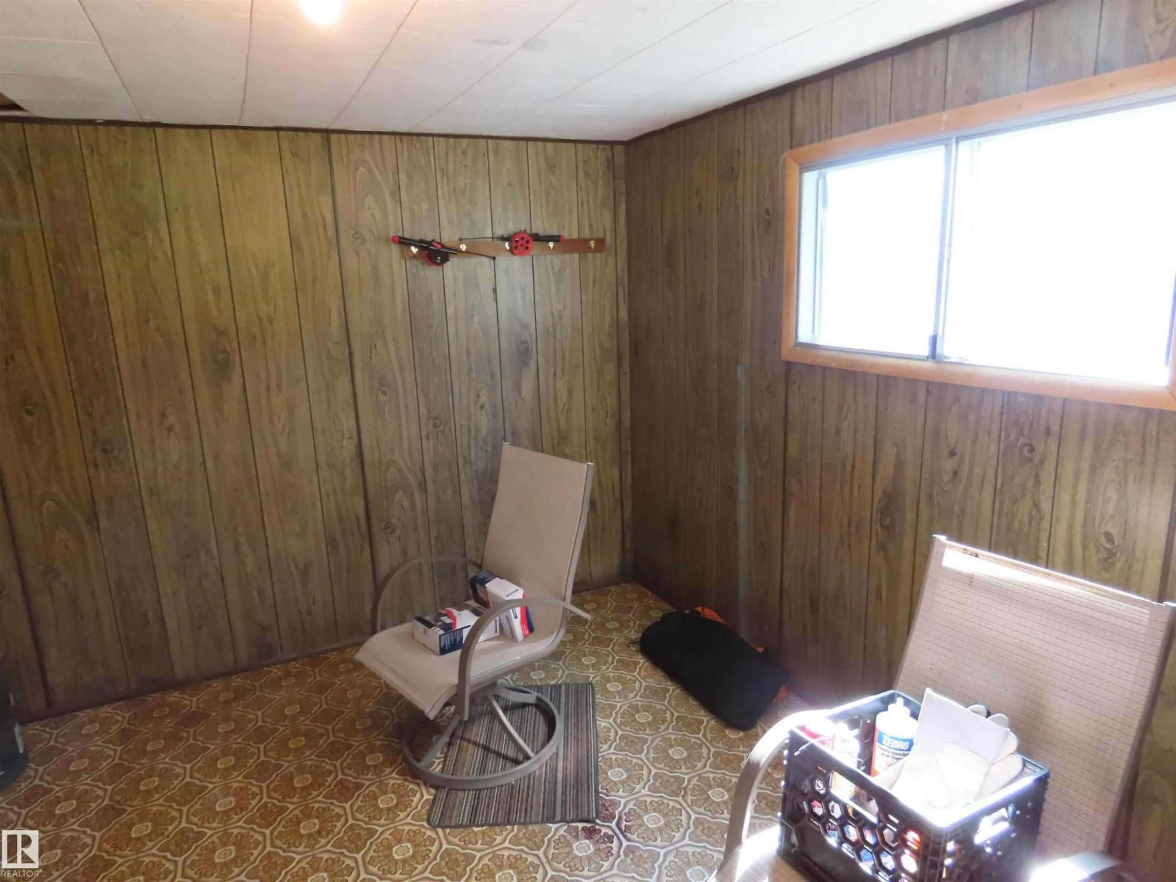 A pic of a room for 5128 50 ST, Onoway Alberta T0E1V0