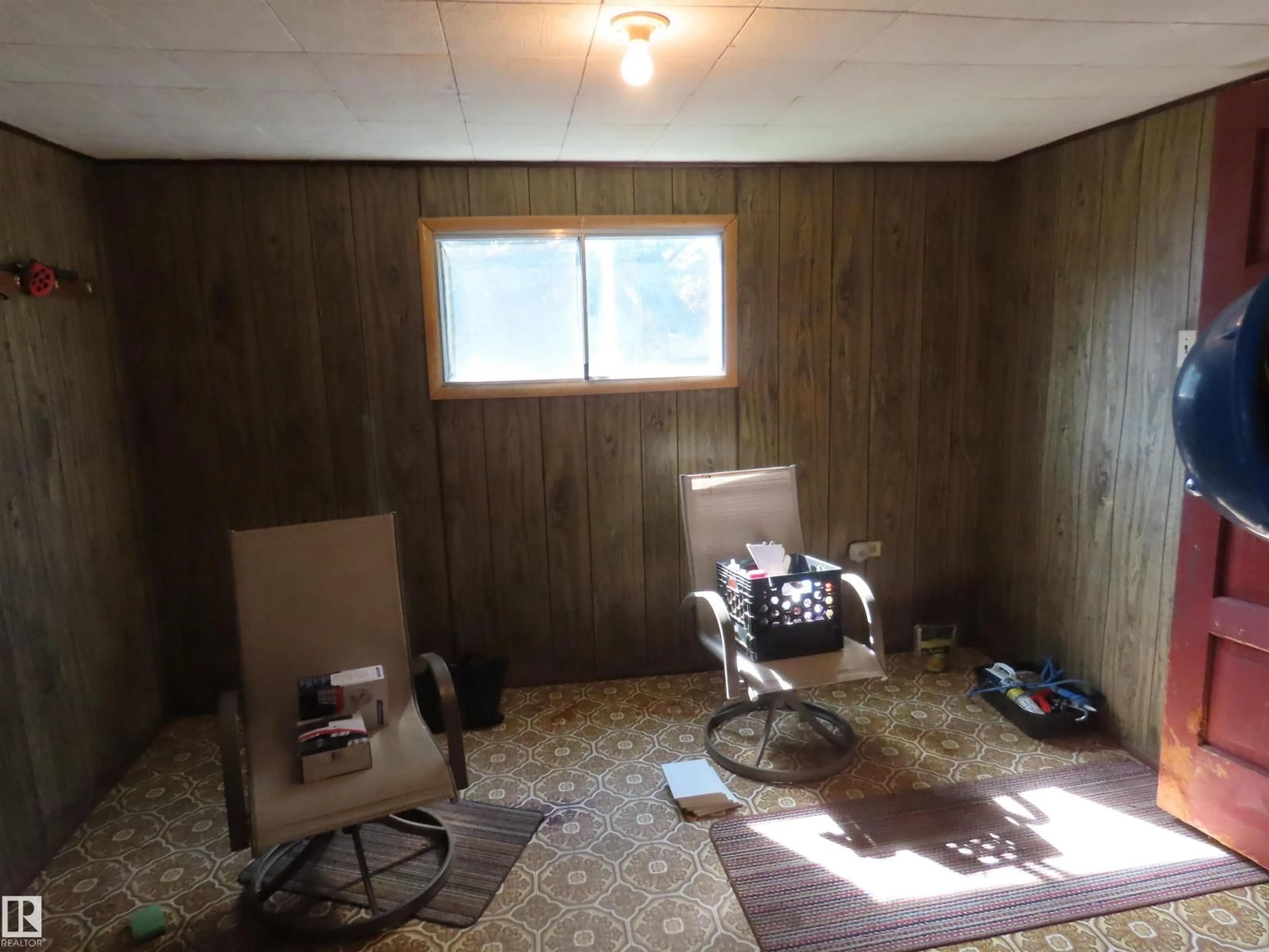 A pic of a room for 5128 50 ST, Onoway Alberta T0E1V0