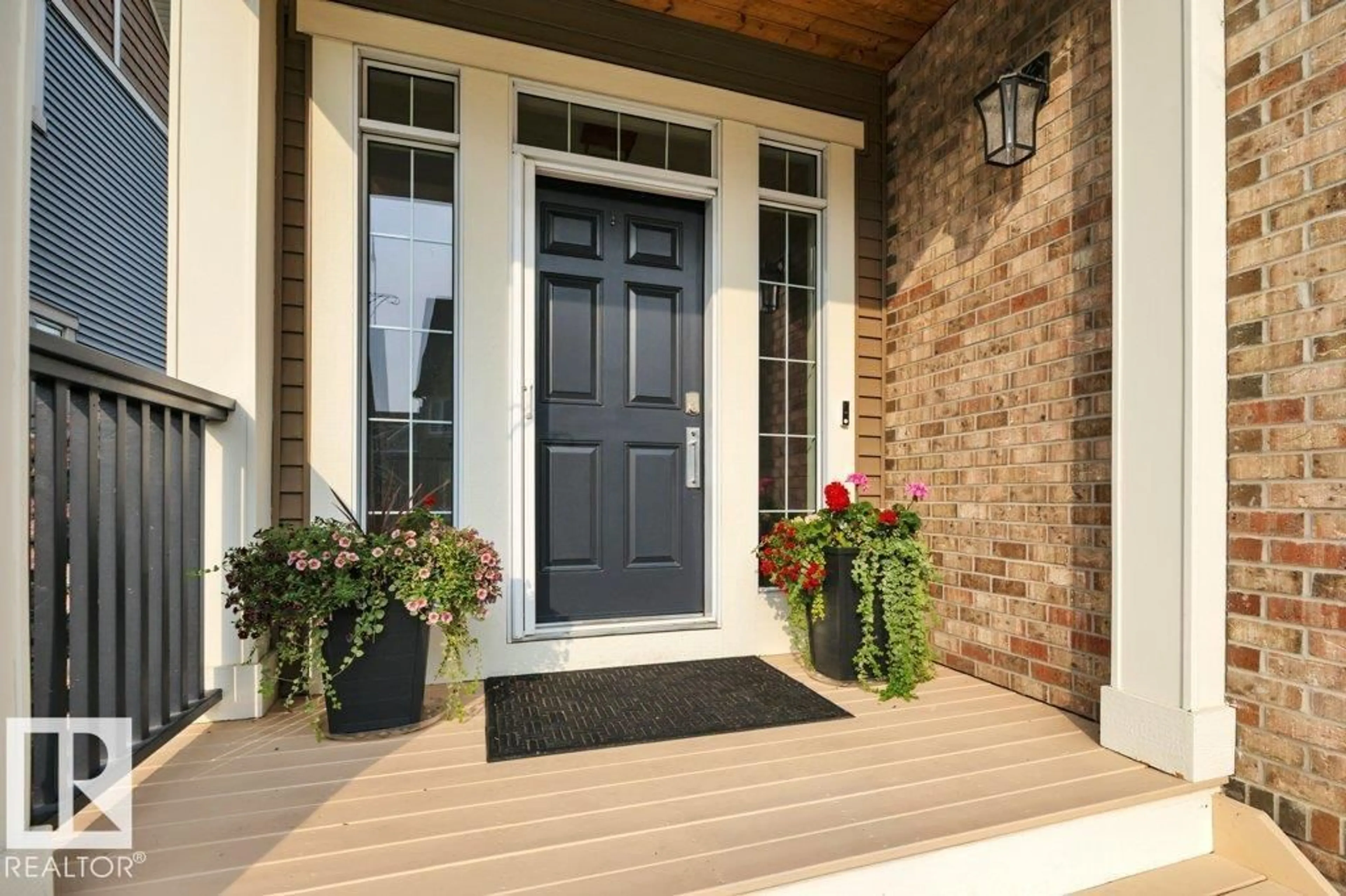 Indoor entryway for 5524 CONESTOGA ST, Edmonton Alberta T5E6R6