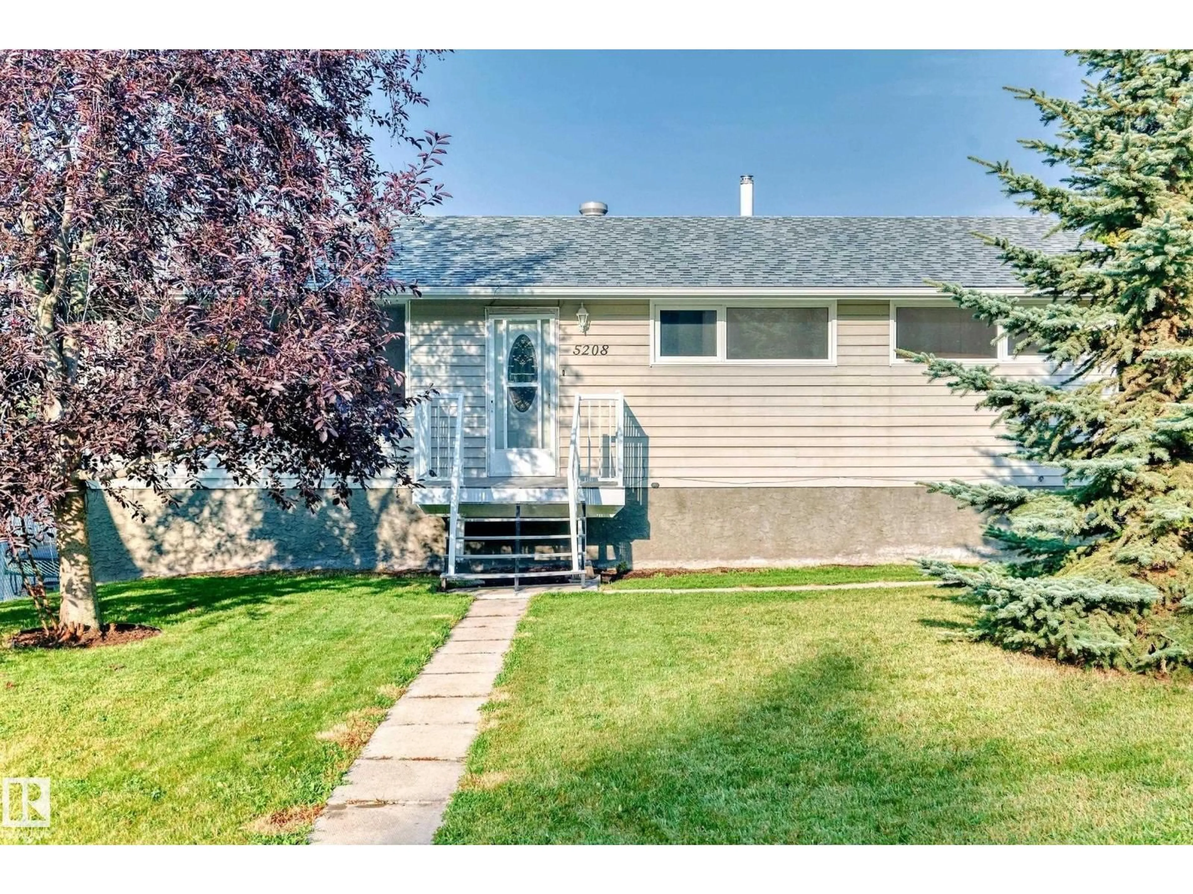 Home with vinyl exterior material, street for 5208 46 ST, Wabamun Alberta T0E2K0