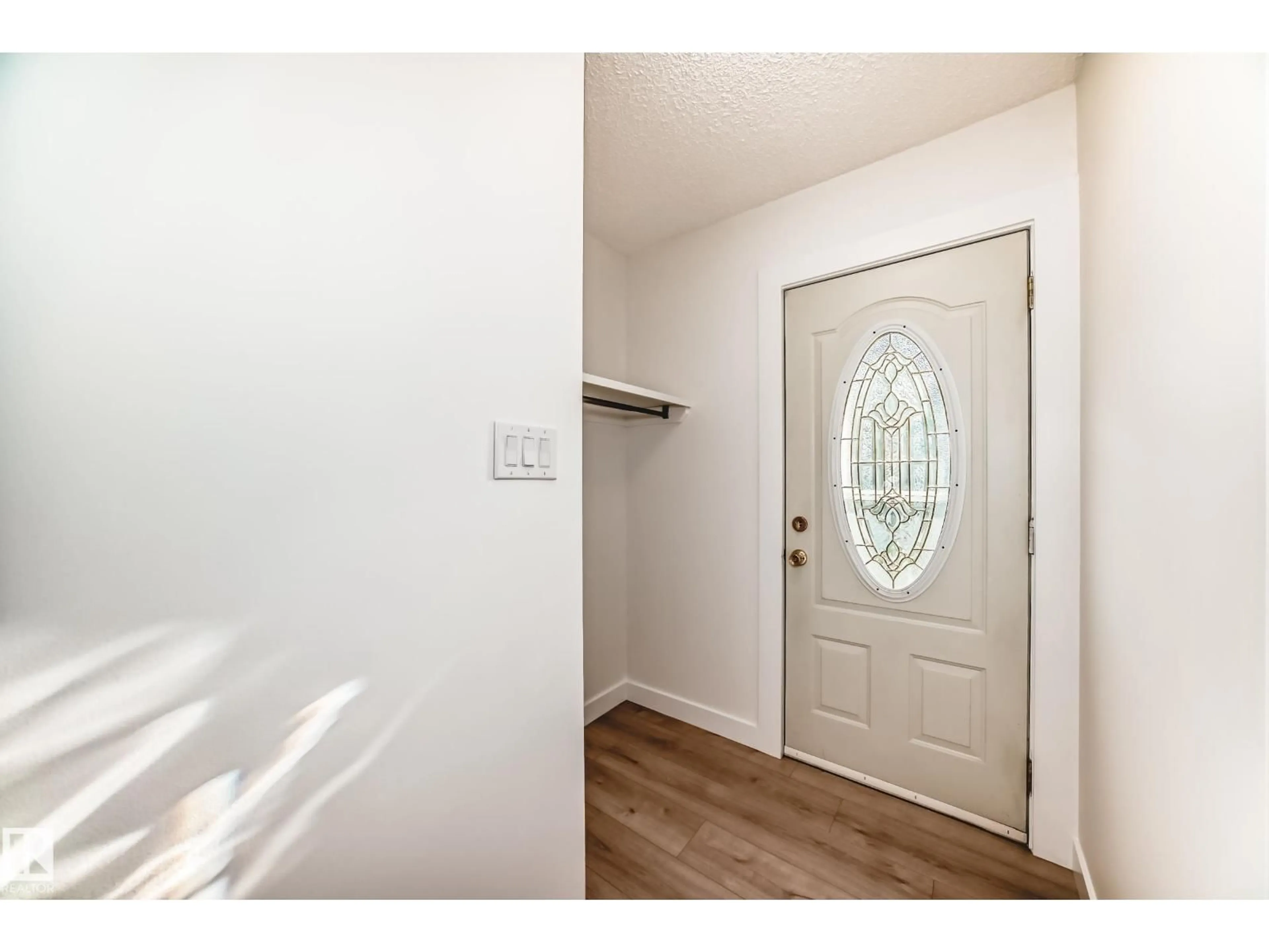 Indoor entryway for 5208 46 ST, Wabamun Alberta T0E2K0