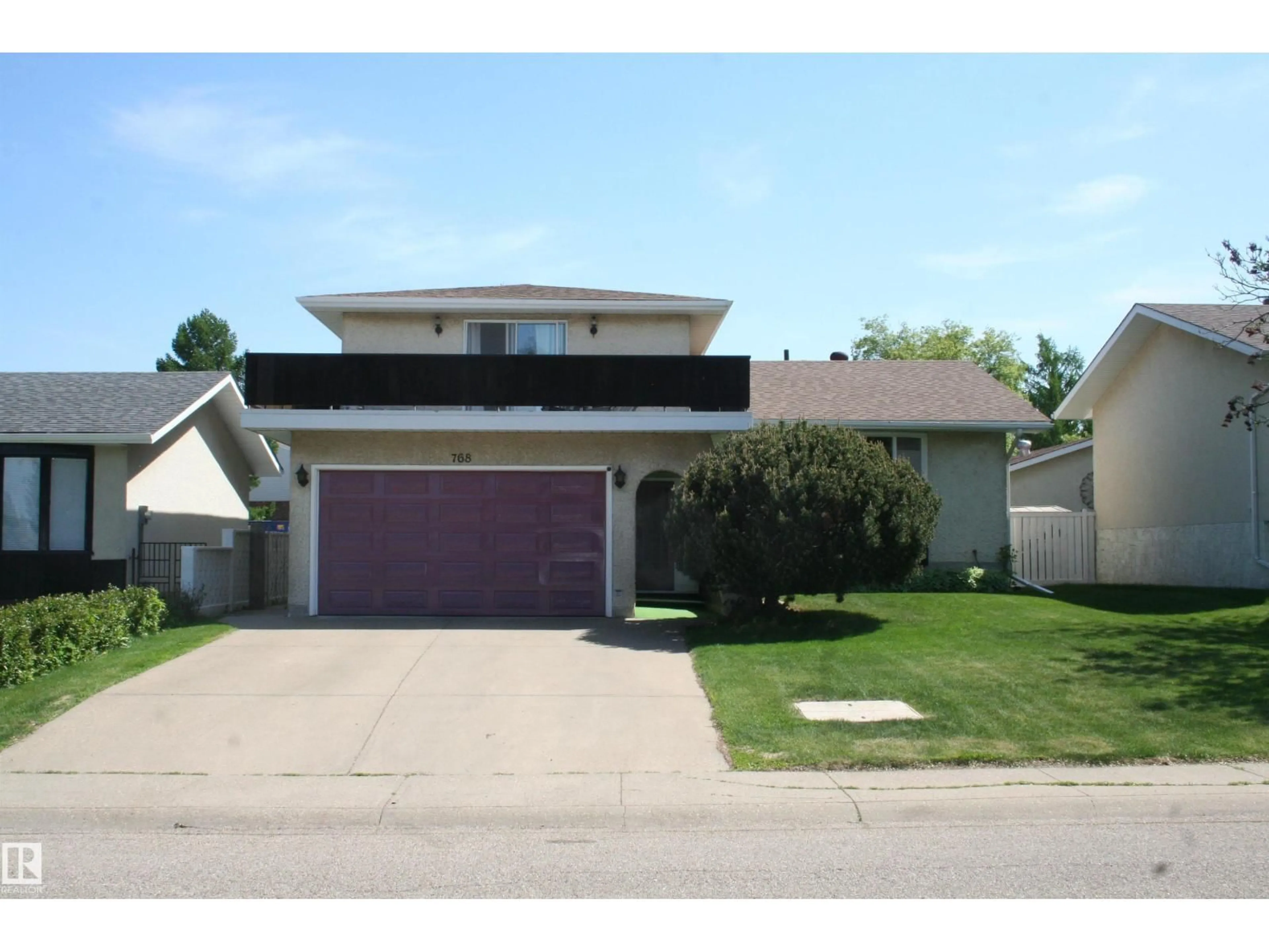 Home with vinyl exterior material, street for 768 LEE RIDGE RD, Edmonton Alberta T6K0P7