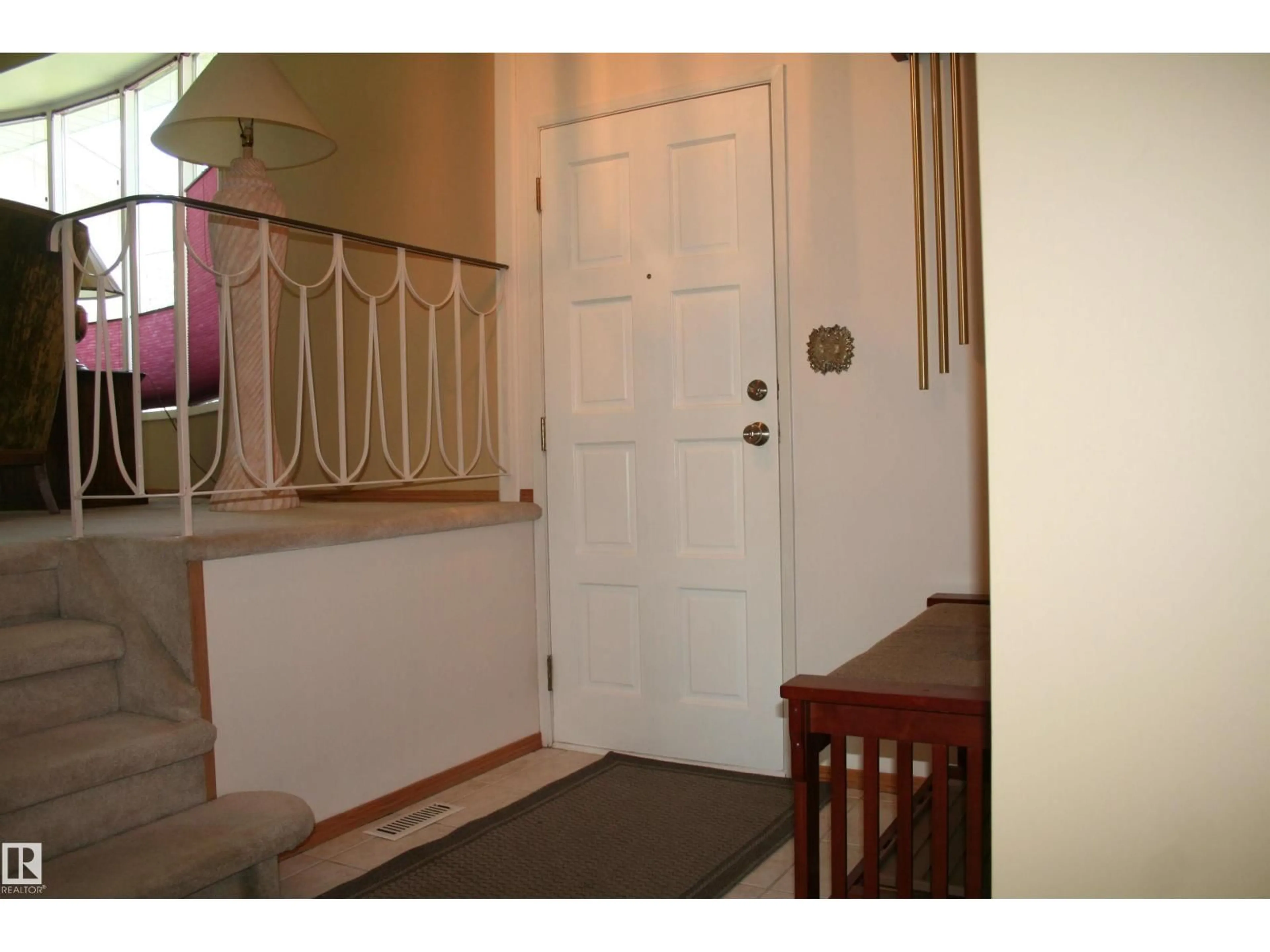 Indoor entryway for 768 LEE RIDGE RD, Edmonton Alberta T6K0P7