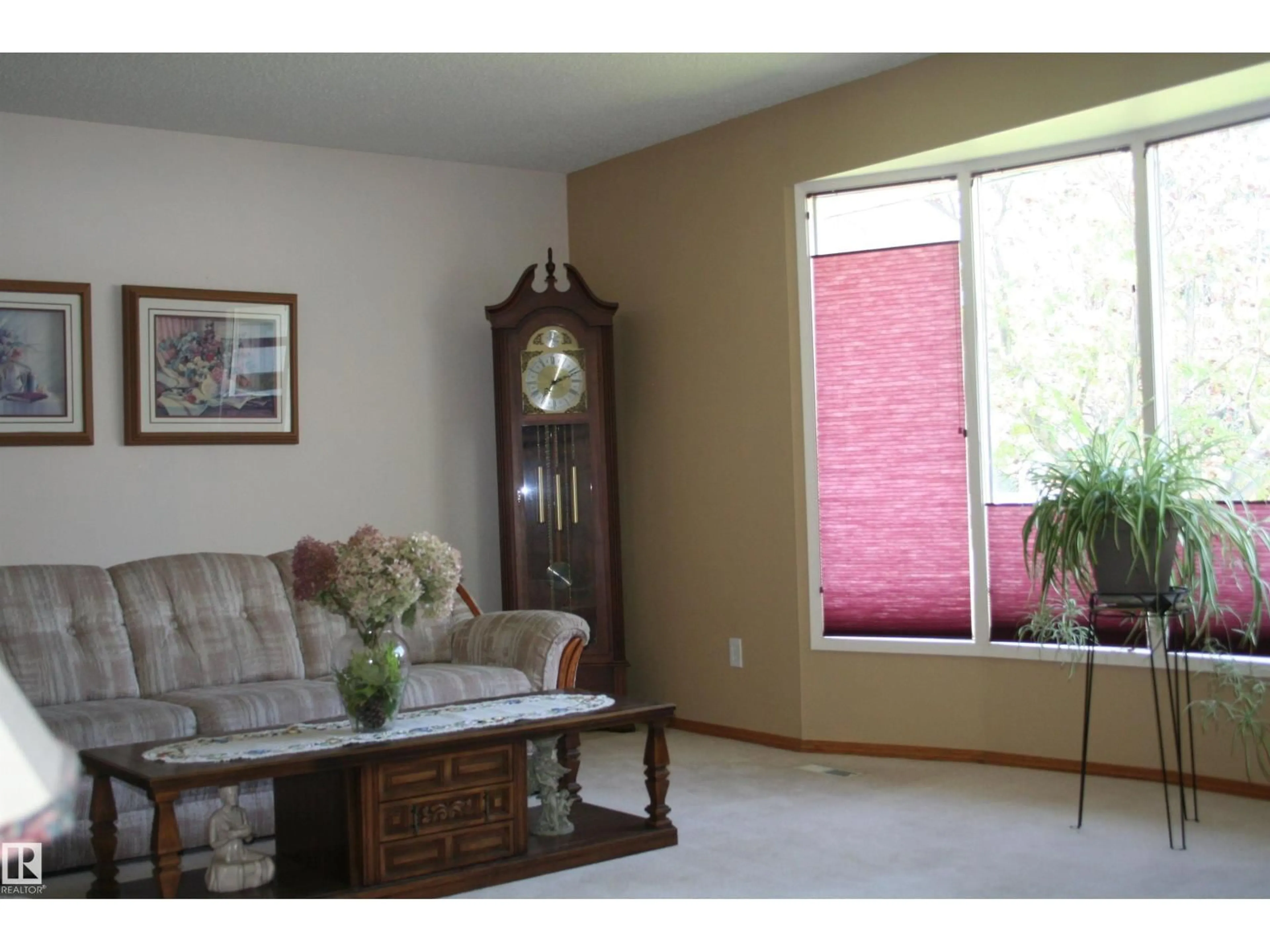 Living room with furniture, unknown for 768 LEE RIDGE RD, Edmonton Alberta T6K0P7