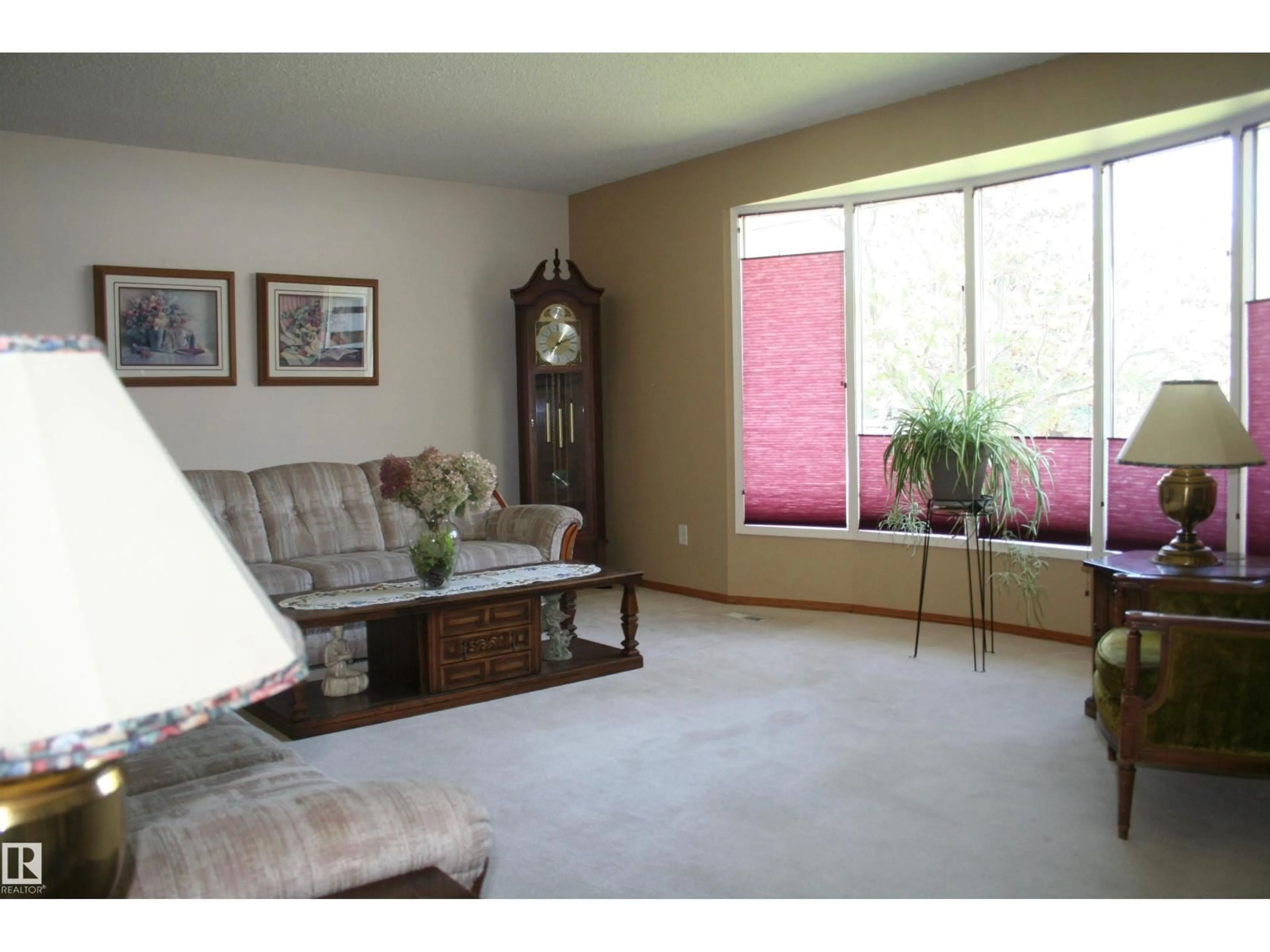 Living room with furniture, unknown for 768 LEE RIDGE RD, Edmonton Alberta T6K0P7