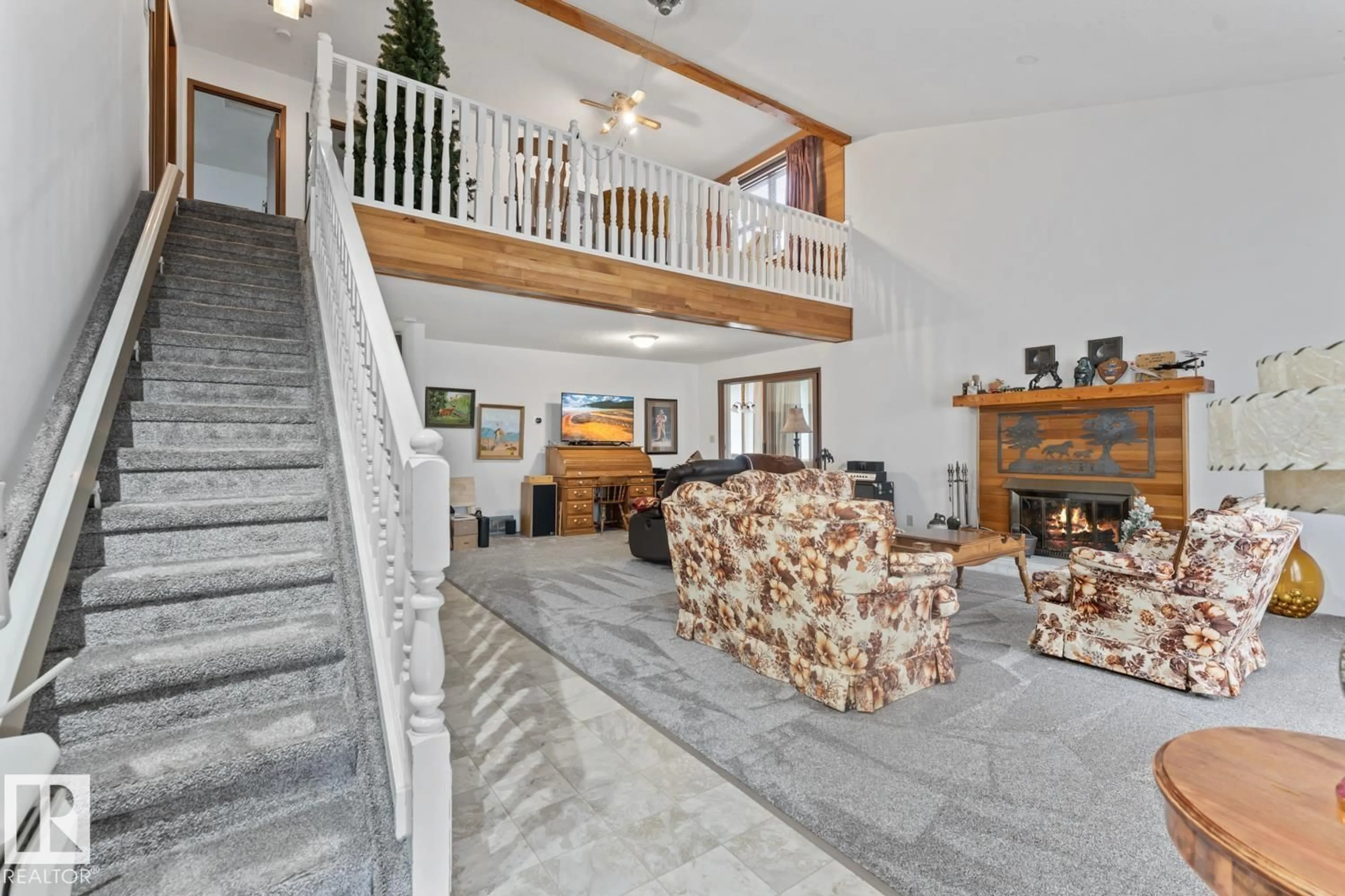 Indoor foyer for 1102 13 AV, Cold Lake Alberta T9M1J4