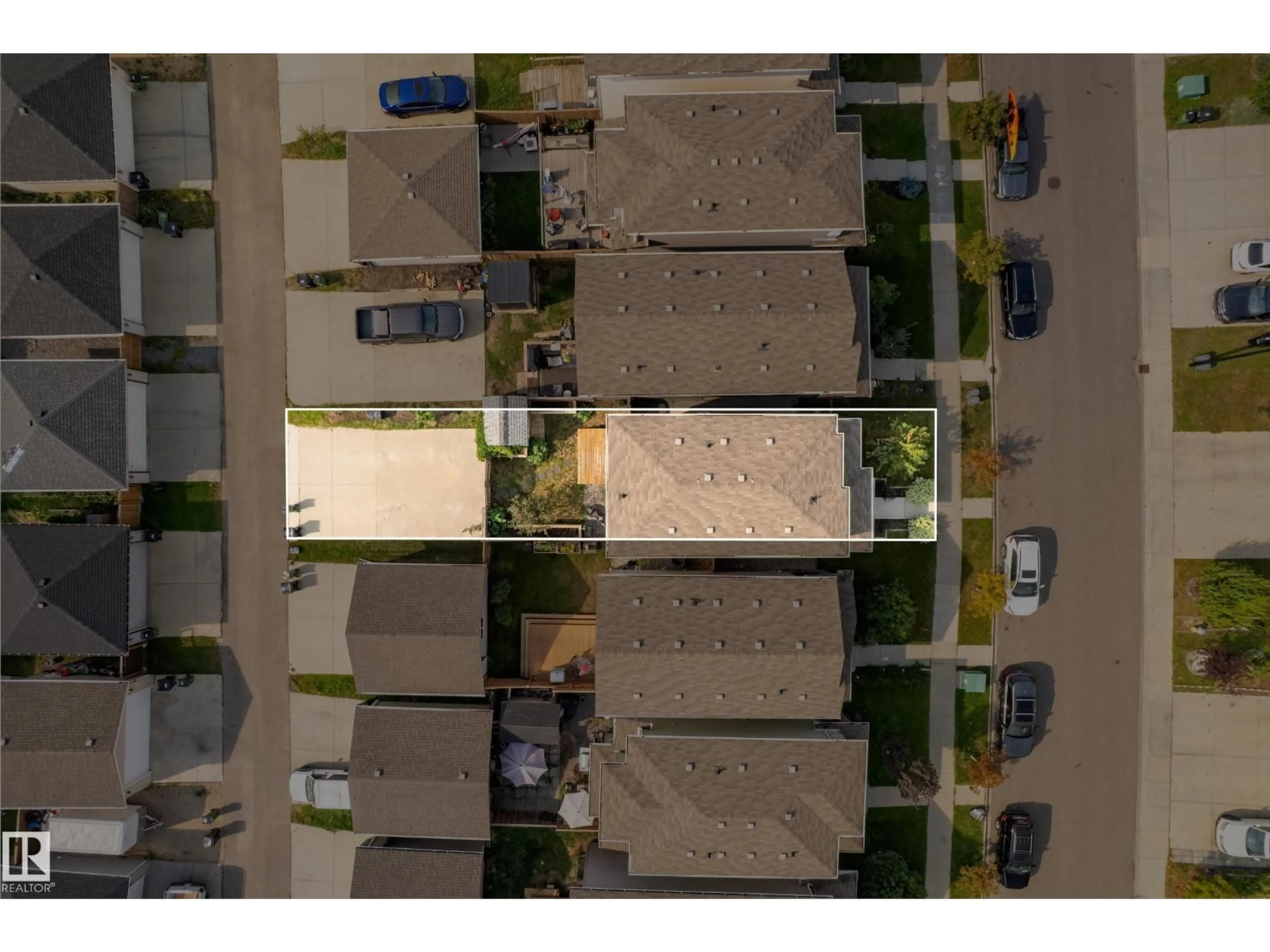 A pic from outside/outdoor area/front of a property/back of a property/a pic from drone, street for 2259 CASEY CR, Edmonton Alberta T6W3M8