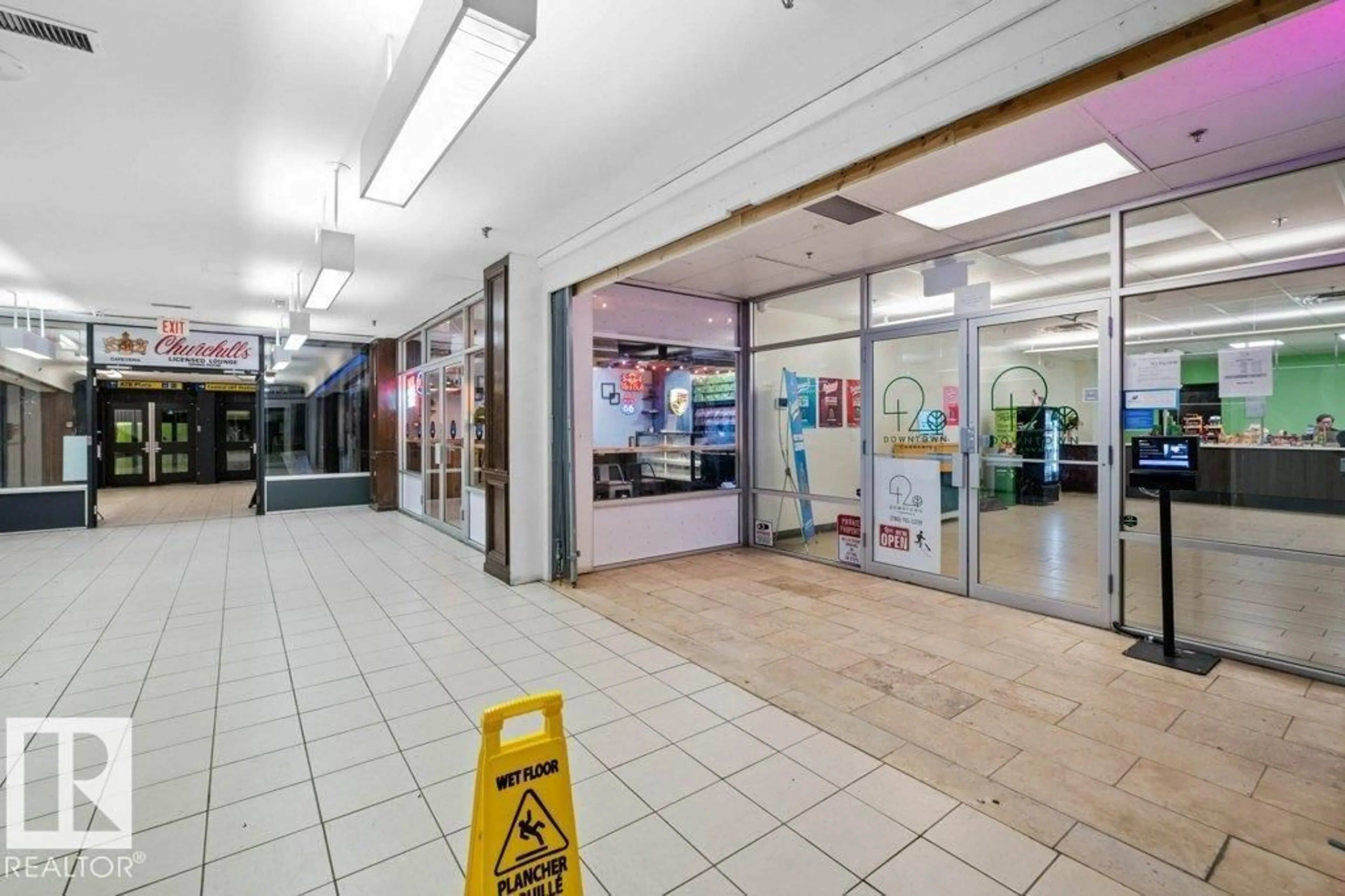 Indoor foyer for 809 10024 JASPER AV NW, Edmonton Alberta T5J1R9