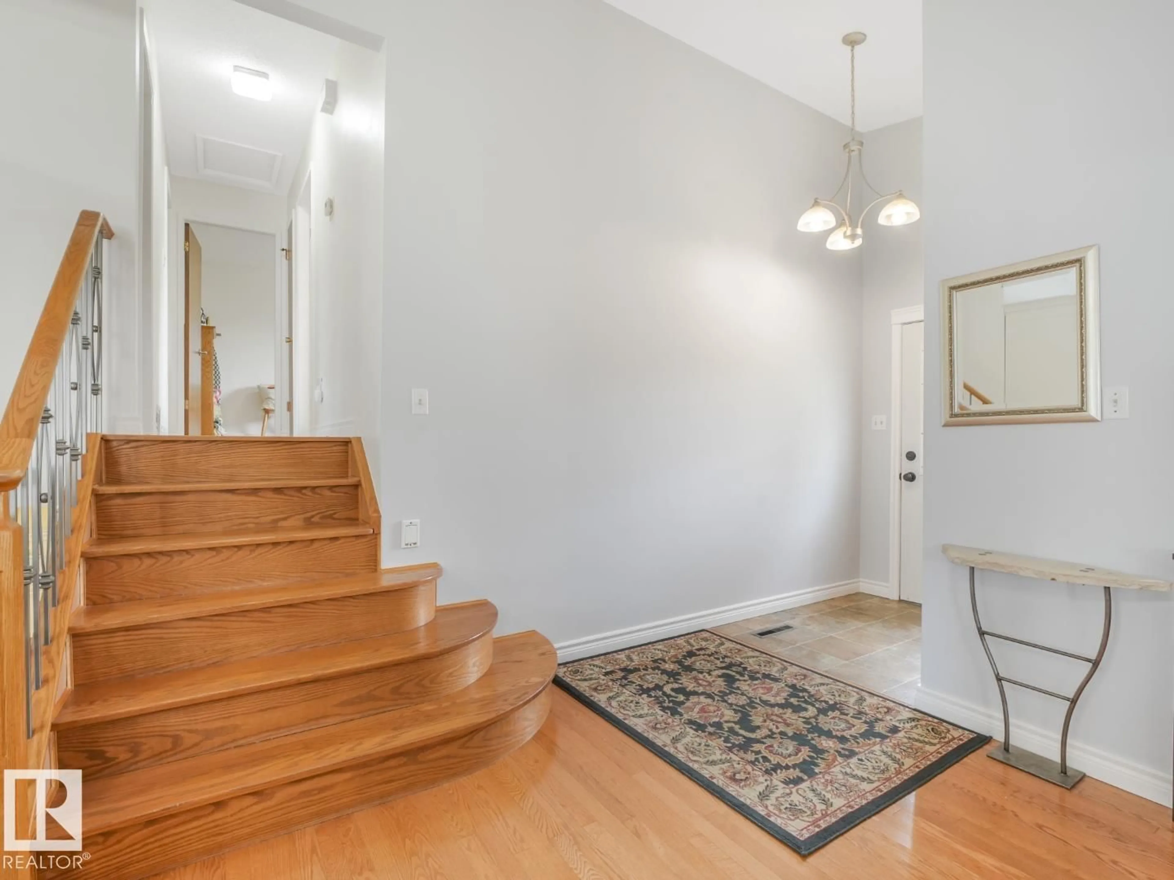 Indoor entryway for 14316 56 AV, Edmonton Alberta T6H0Y5