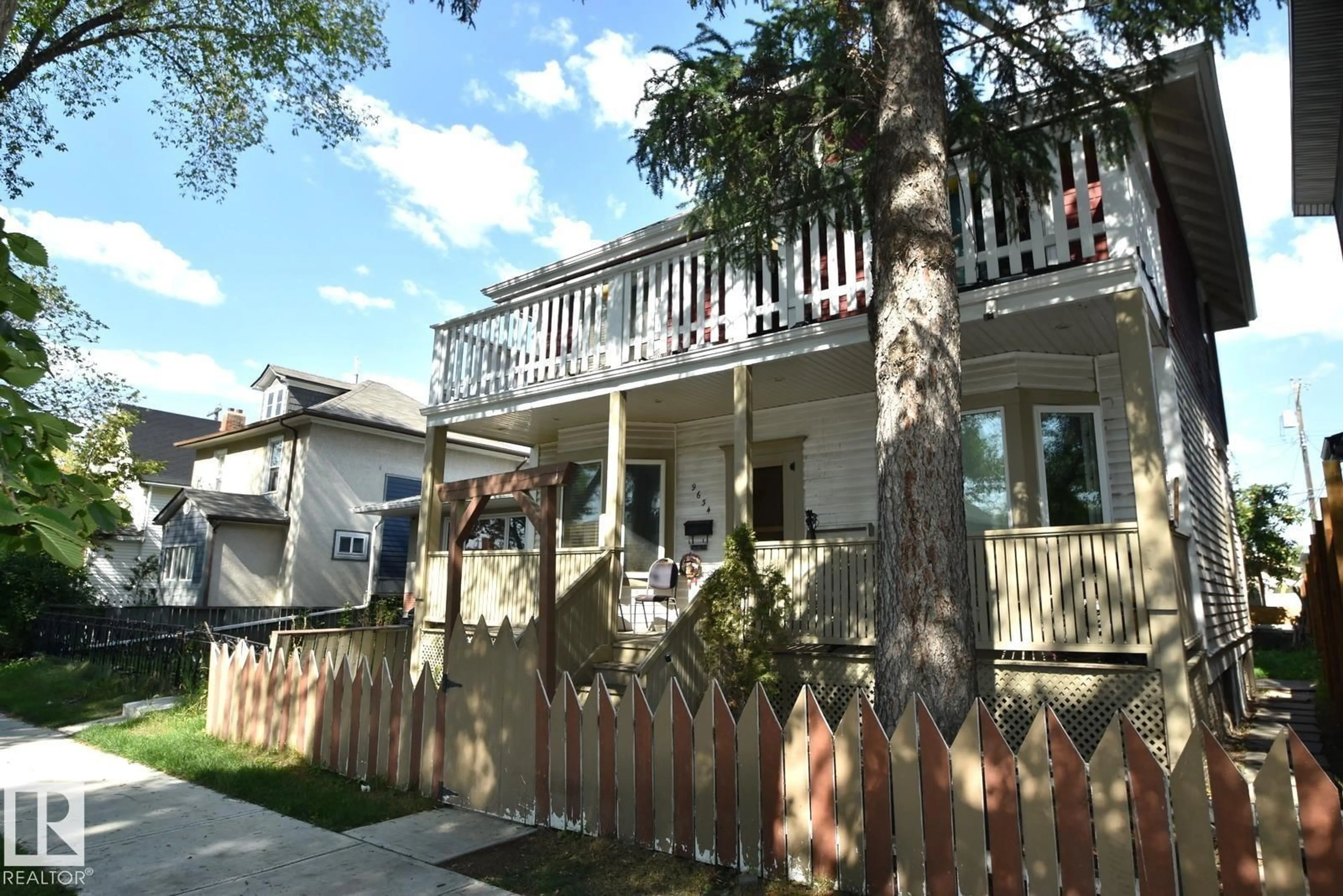 Patio, street for 9634 110 AV, Edmonton Alberta T5H1H5