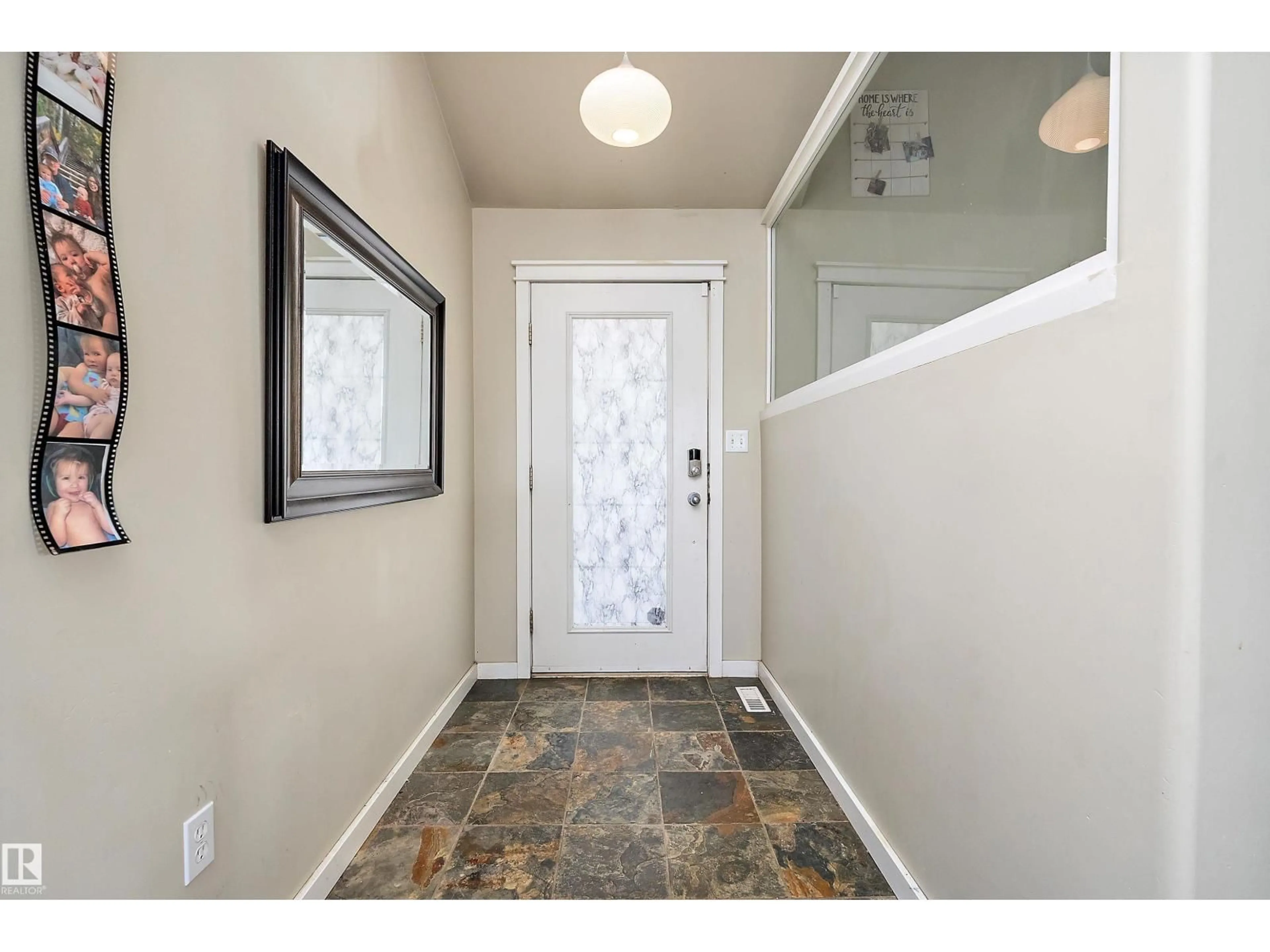 Indoor entryway for 5015 47 AV, Evansburg Alberta T0E0T0