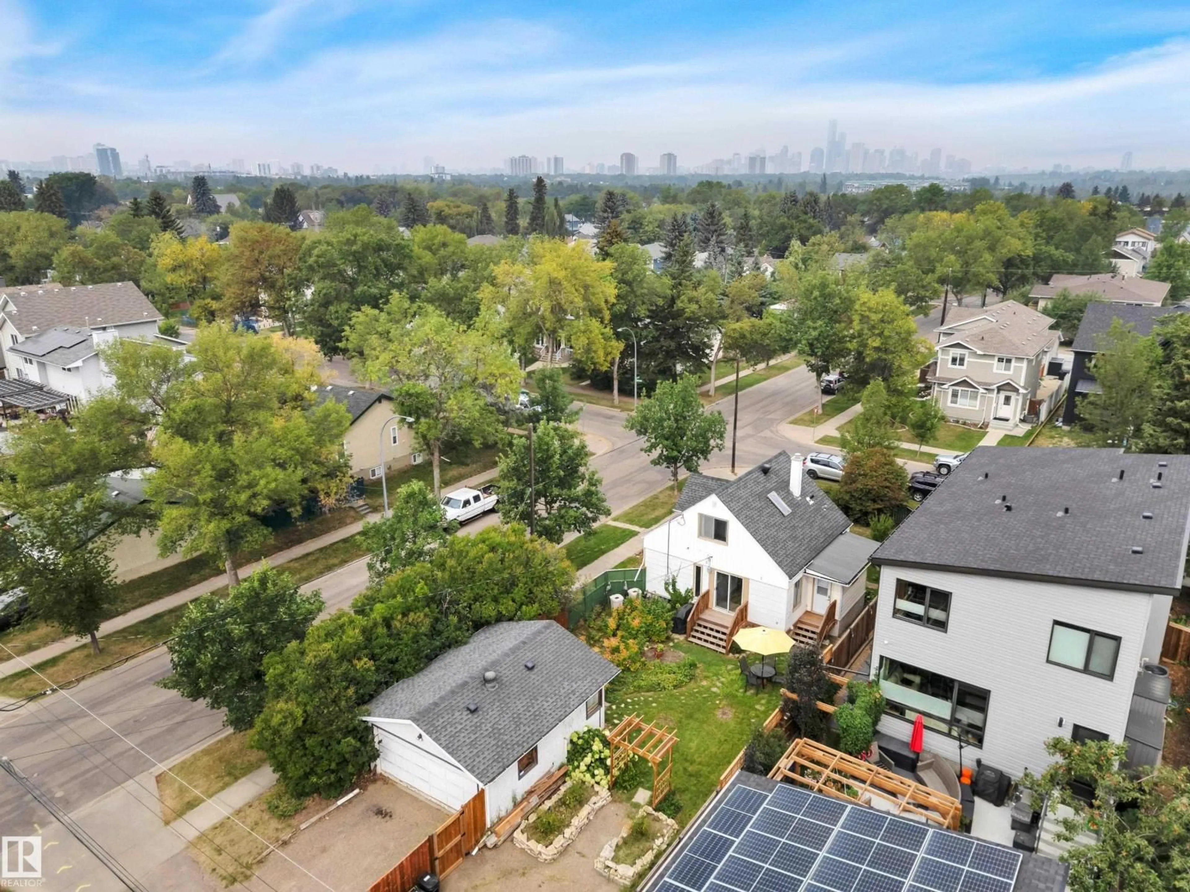 A pic from outside/outdoor area/front of a property/back of a property/a pic from drone, unknown for 7225 95 ST, Edmonton Alberta T6E3E8