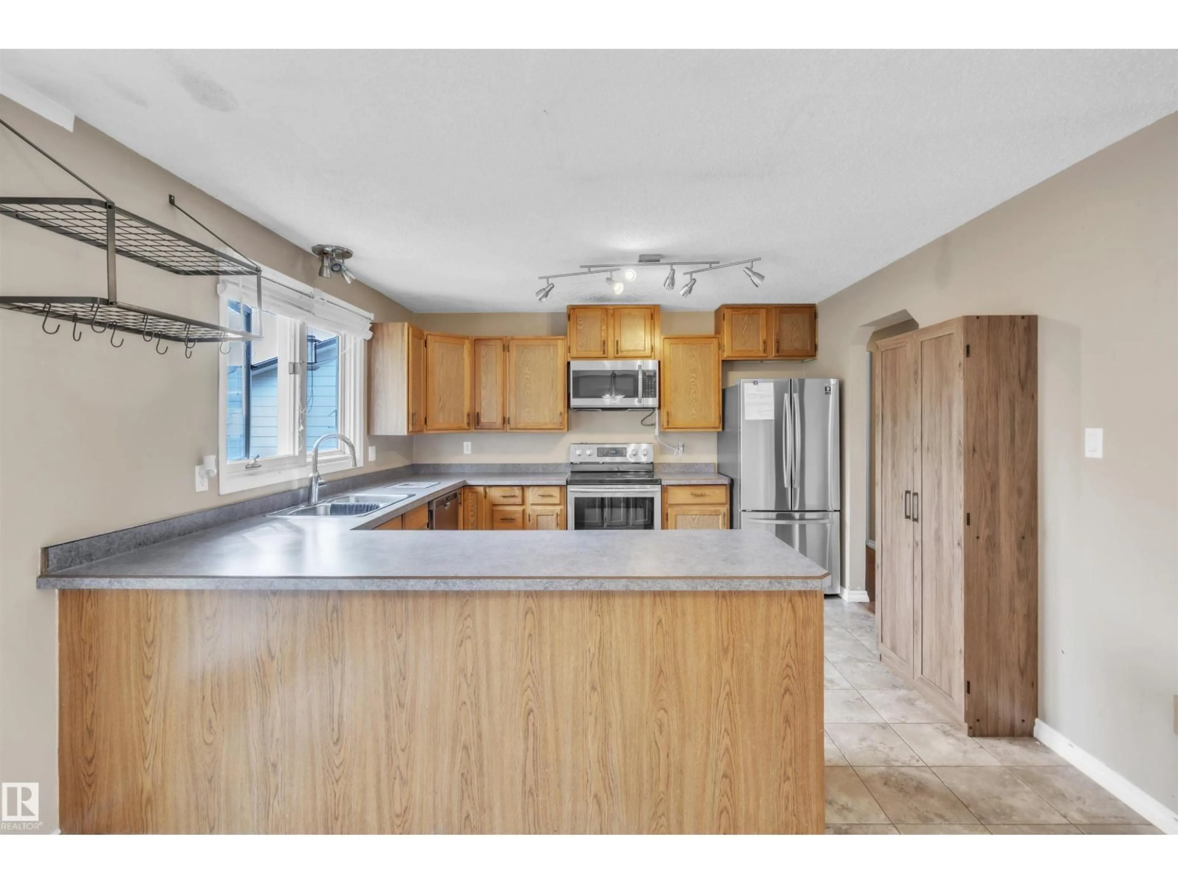 Open concept kitchen, unknown for 620 13 ST, Cold Lake Alberta T9M1B2