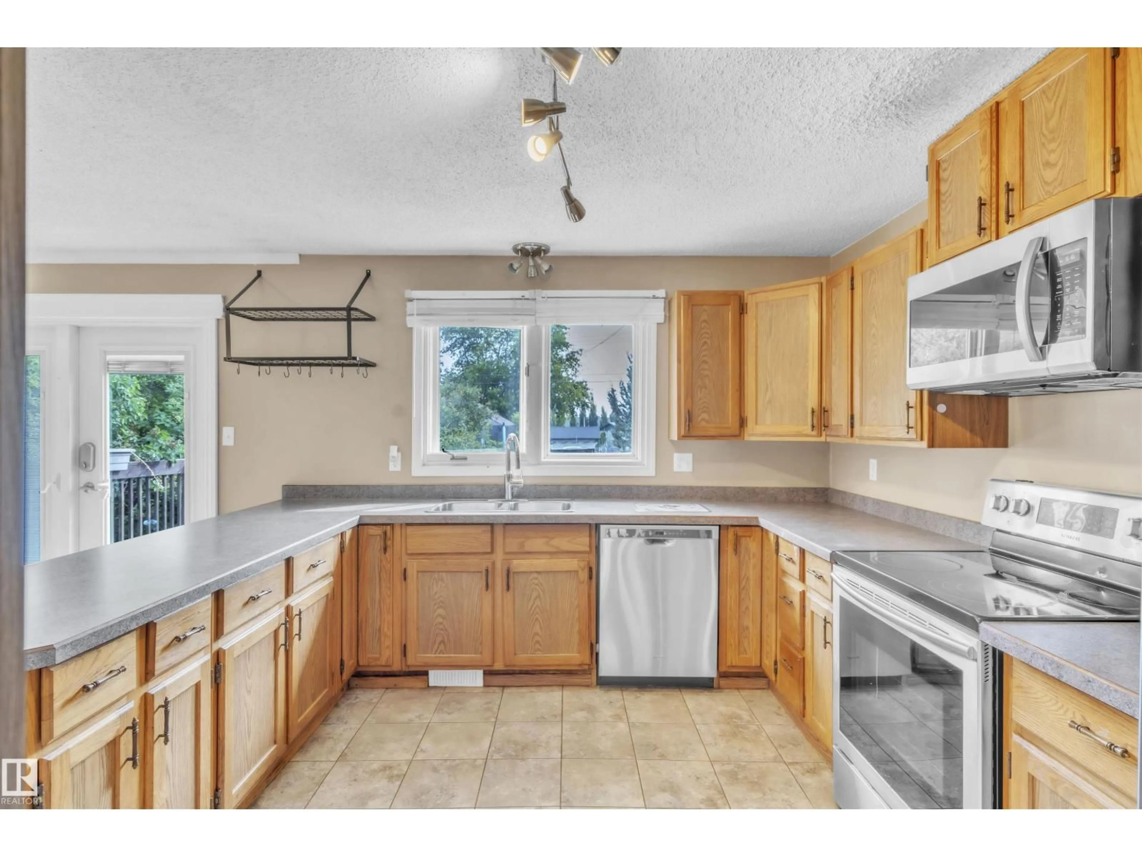 Standard kitchen, ceramic/tile floor for 620 13 ST, Cold Lake Alberta T9M1B2