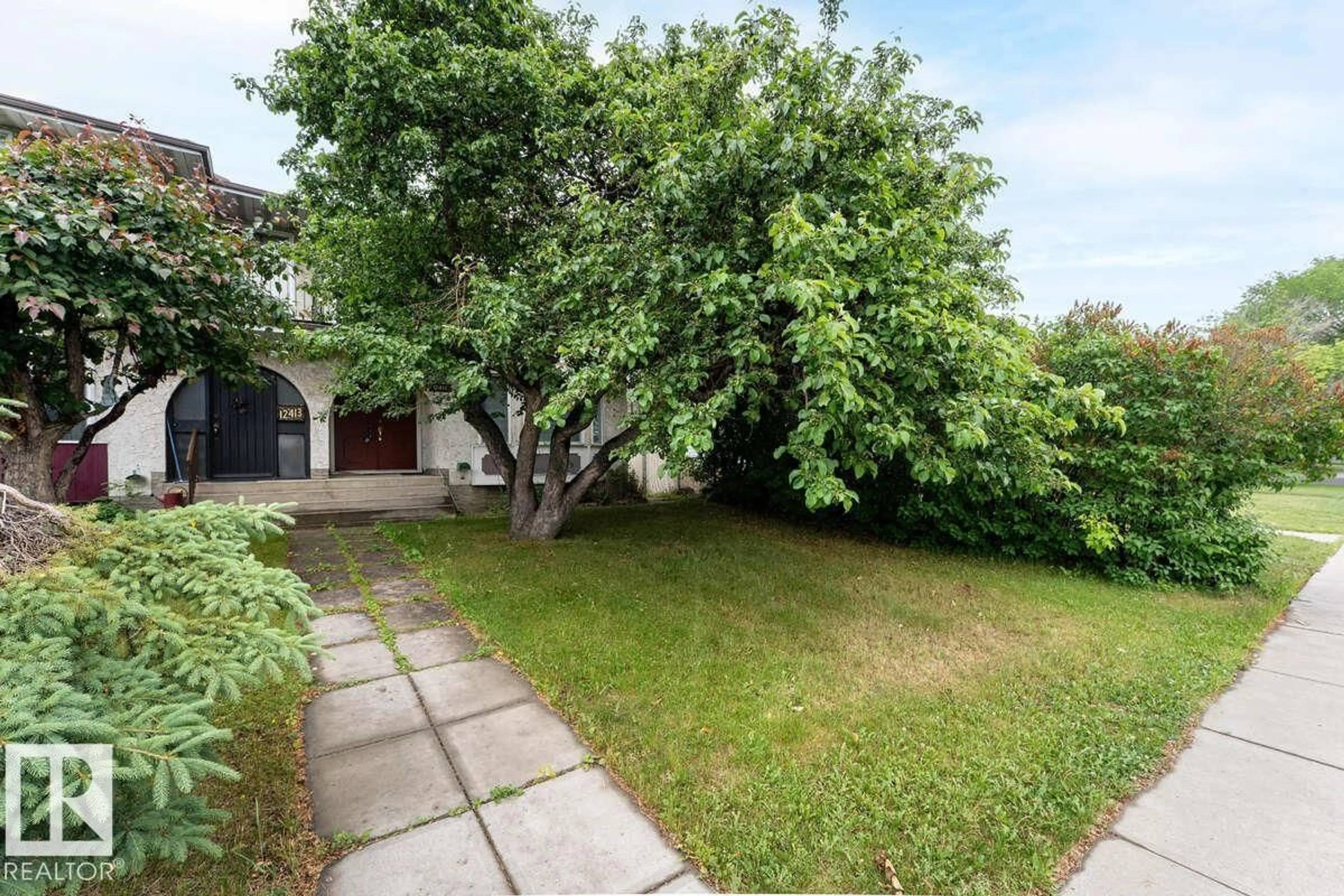 A pic from outside/outdoor area/front of a property/back of a property/a pic from drone, street for 12411 94 ST, Edmonton Alberta T5G1K5