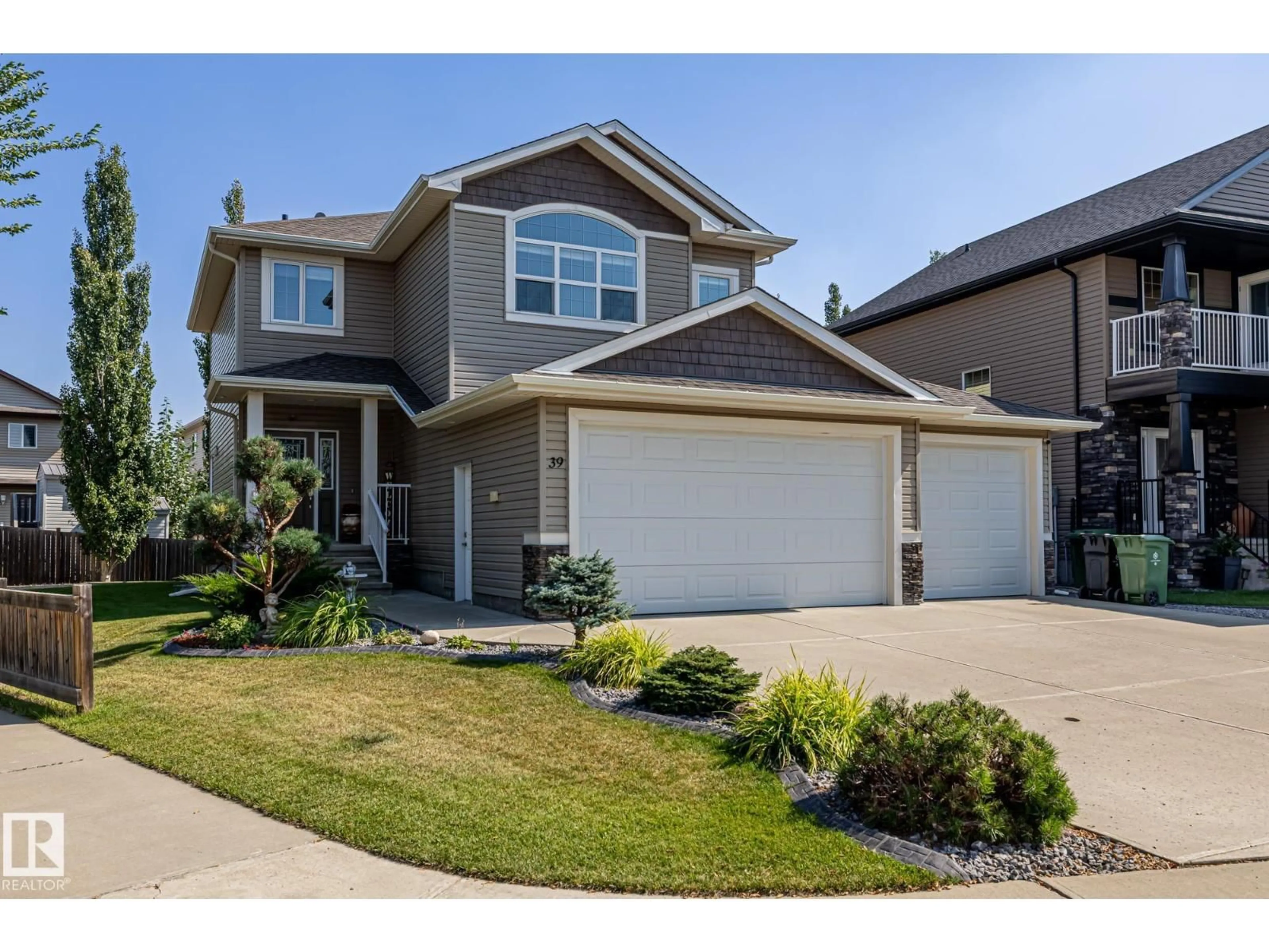 Home with vinyl exterior material, street for 39 HILLSIDE TC, Fort Saskatchewan Alberta T8L0E4
