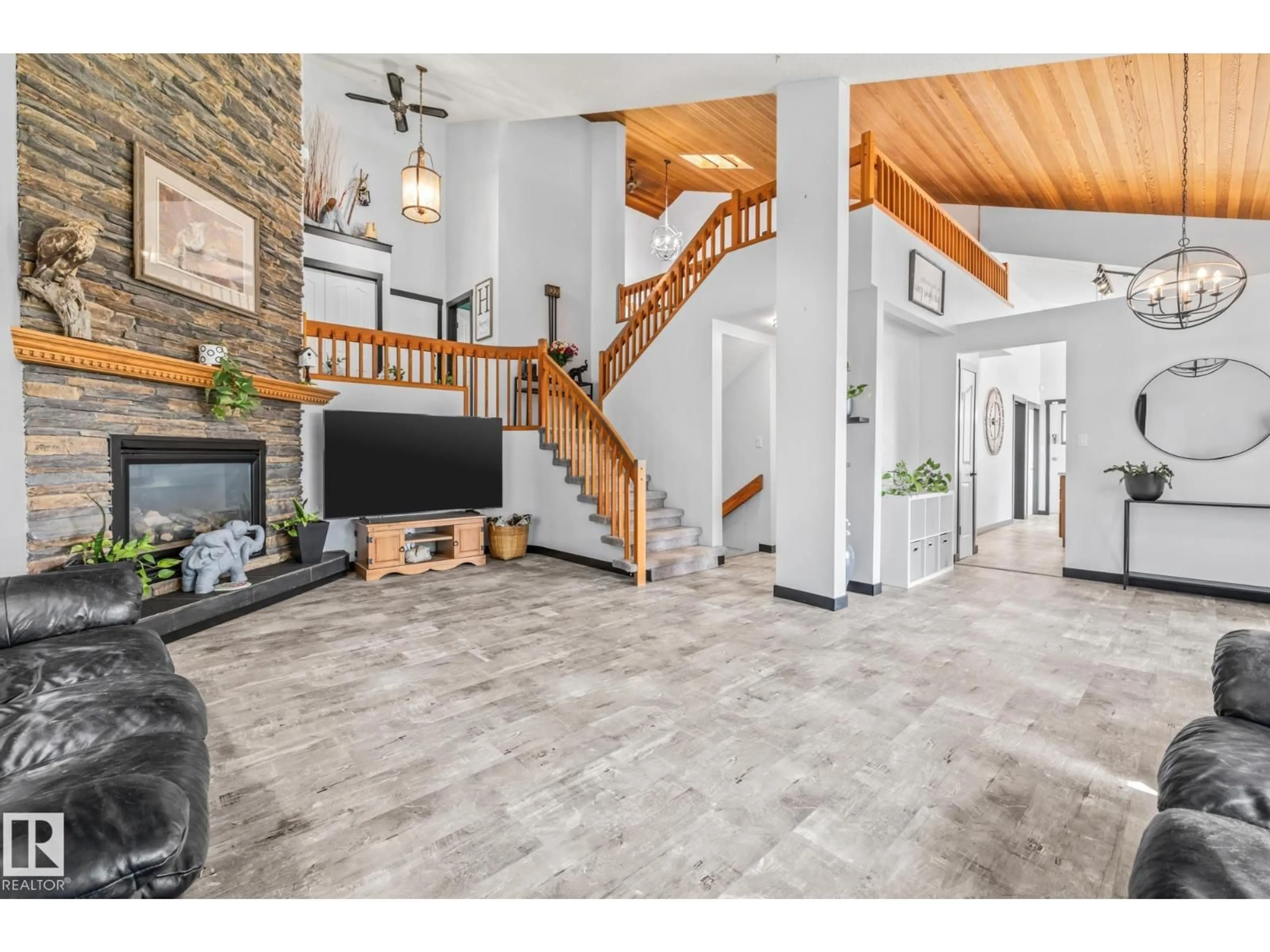 Indoor entryway for 19 RGE ROAD 14 NW, Rural Parkland County Alberta T7Y2T3