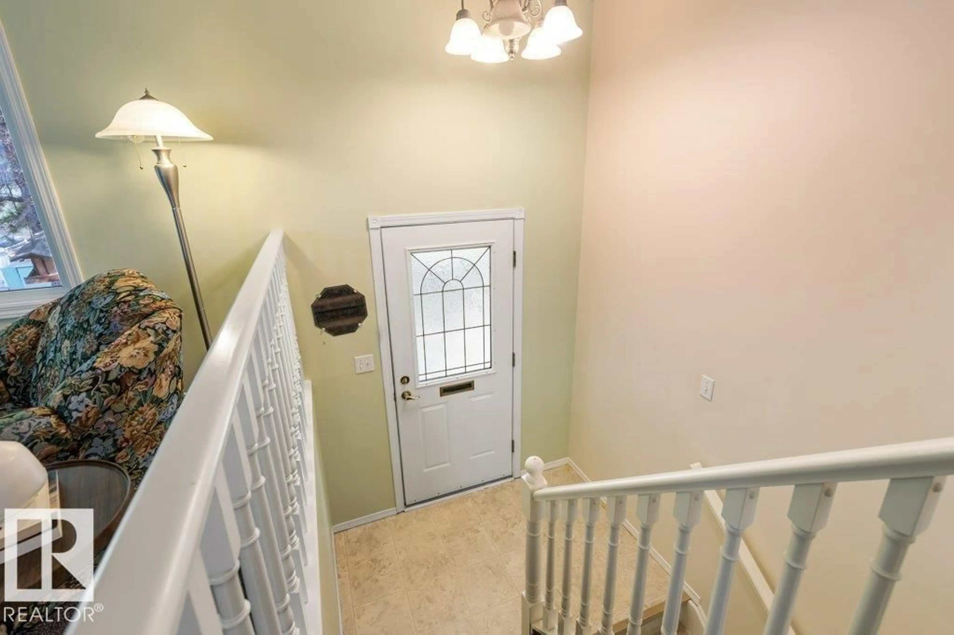 Indoor entryway for 7 BROADVIEW CR, St. Albert Alberta T8N0B1
