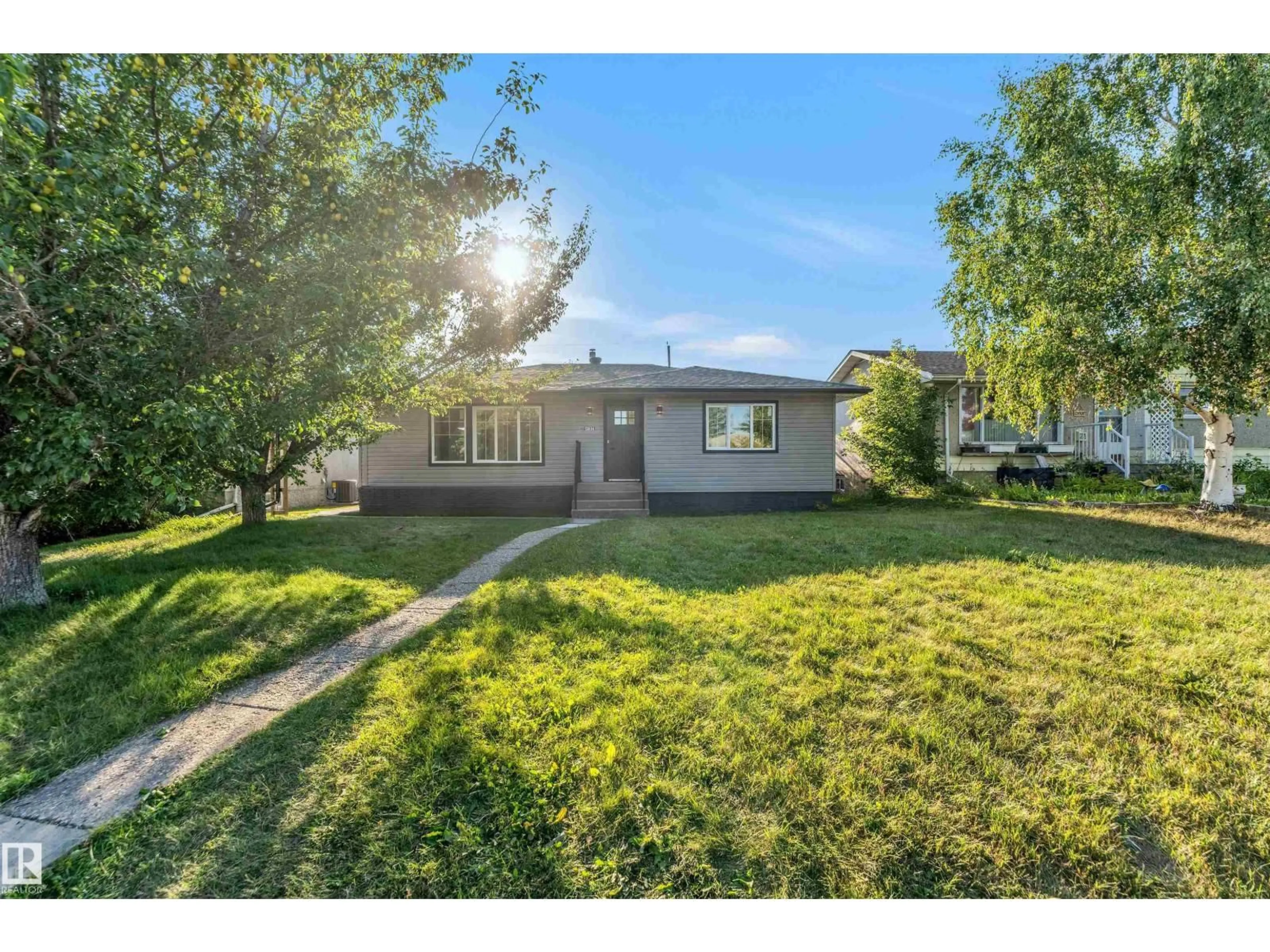 Unknown for 13604 139 ST NW, Edmonton Alberta T5L2C4